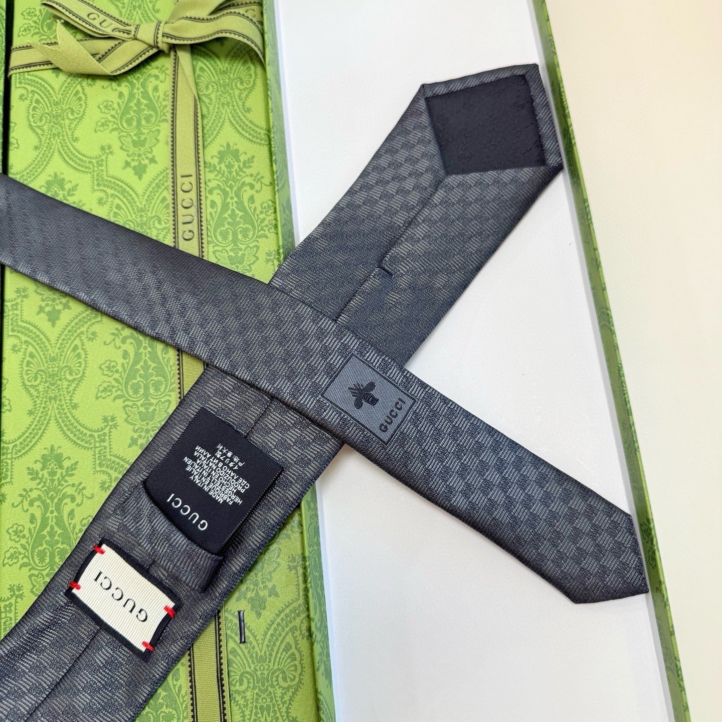 🌾官方同步古奇男款领带【双GG领带】👔👔，稀有🐝🐝展现精湛手工与时尚优雅的理想选择，这款领带将标志性的主