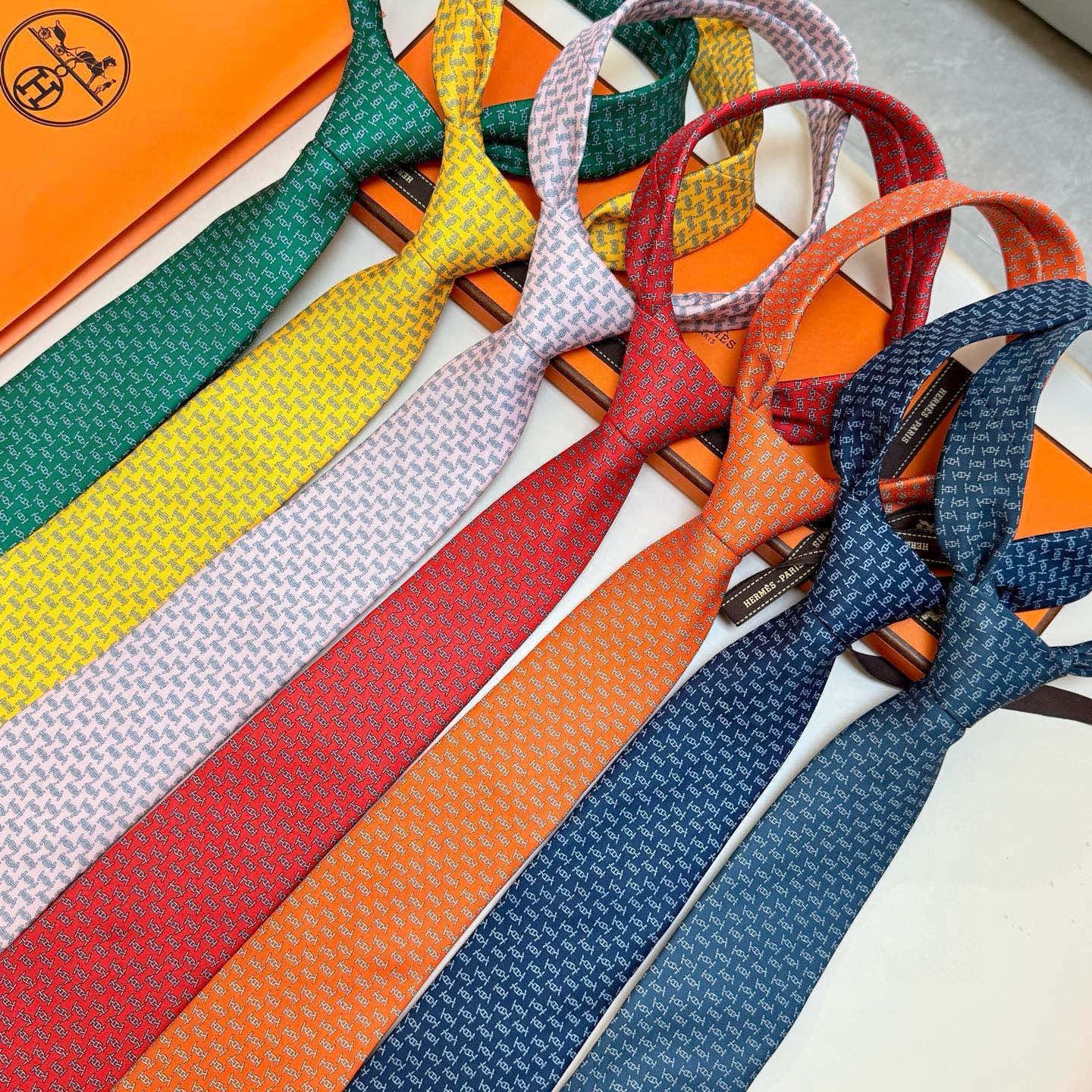 🌾 爱马仕官方同步新款【锚链韵律】 独家新款印花 男士领带，稀有爱马仕家每年都有一千条不同印花的领带面世