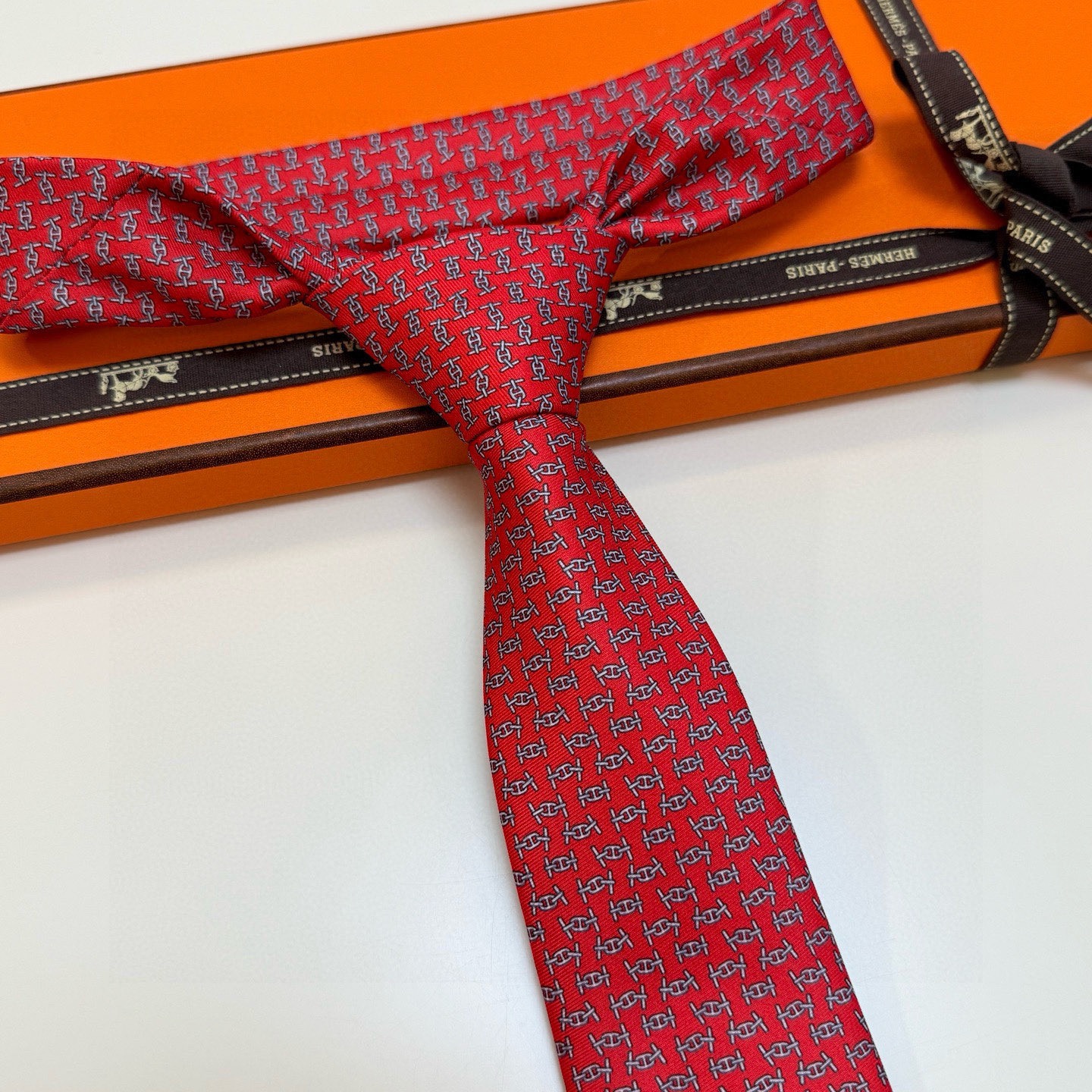 🌾 爱马仕官方同步新款【锚链韵律】 独家新款印花 男士领带，稀有爱马仕家每年都有一千条不同印花的领带面世