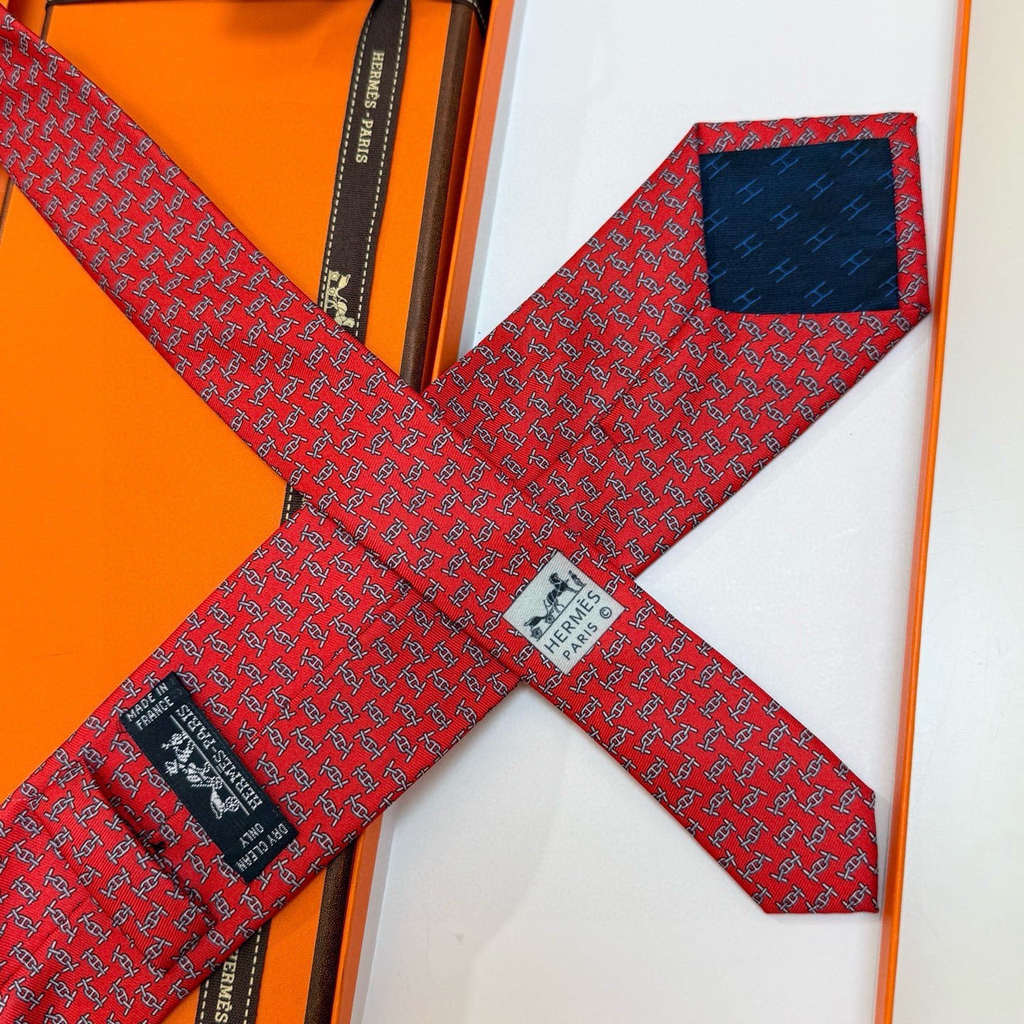 🌾 爱马仕官方同步新款【锚链韵律】 独家新款印花 男士领带，稀有爱马仕家每年都有一千条不同印花的领带面世