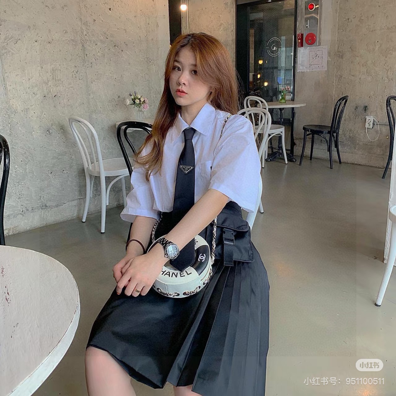 🌾P家经典领带中性款 Prada徽标领带，高端定制👑稀有😻😻展现精湛手工与时尚优雅的理想选择，这款采用P