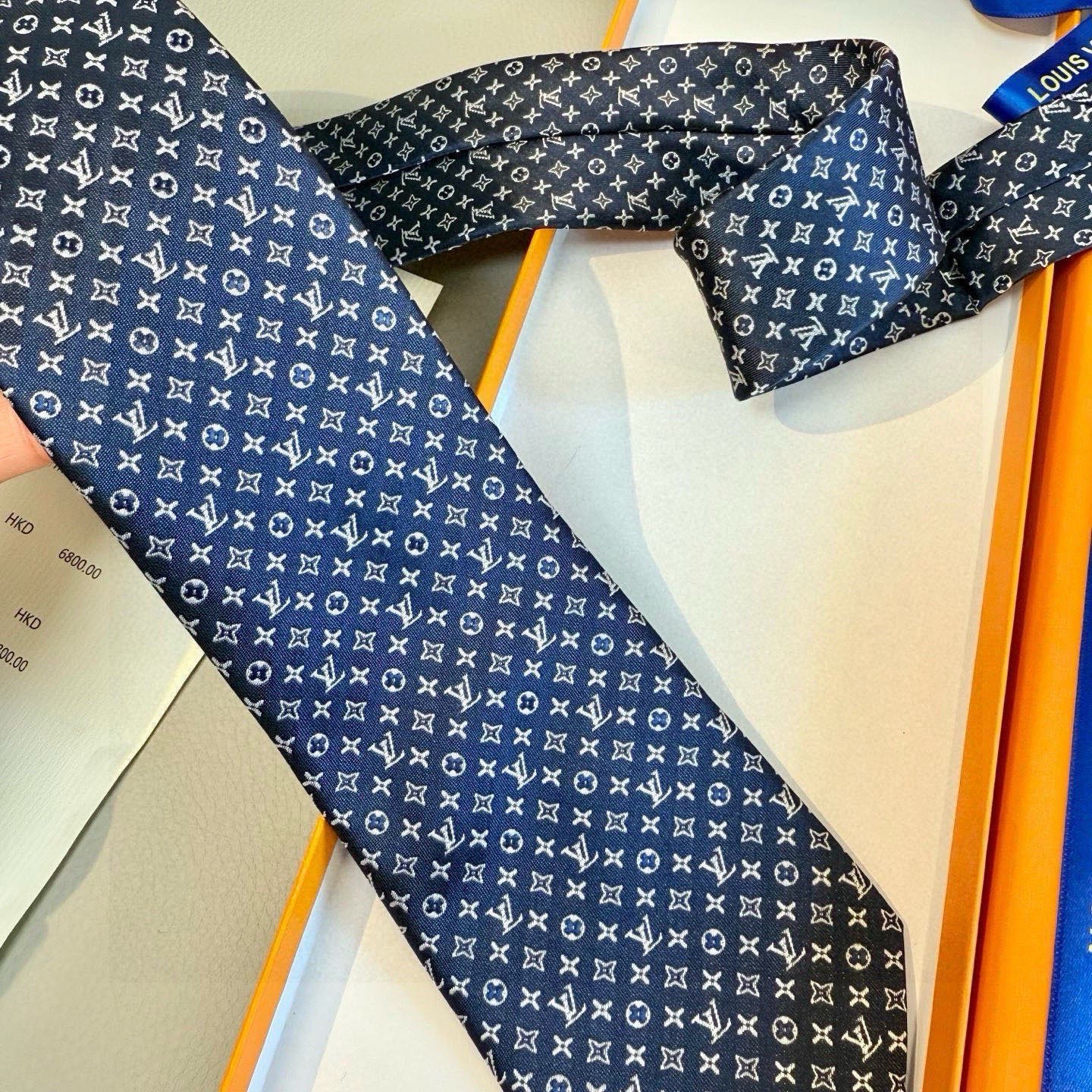 🌾男士领带系列【L标识花纹领带】👔👔，稀有😻😻Monogram Classic领带将经典路易威登风格与精