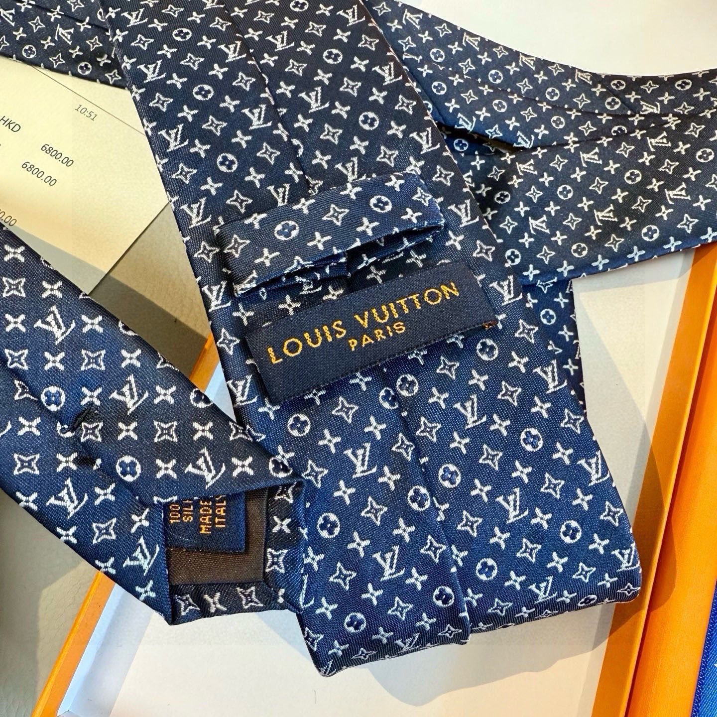 🌾男士领带系列【L标识花纹领带】👔👔，稀有😻😻Monogram Classic领带将经典路易威登风格与精