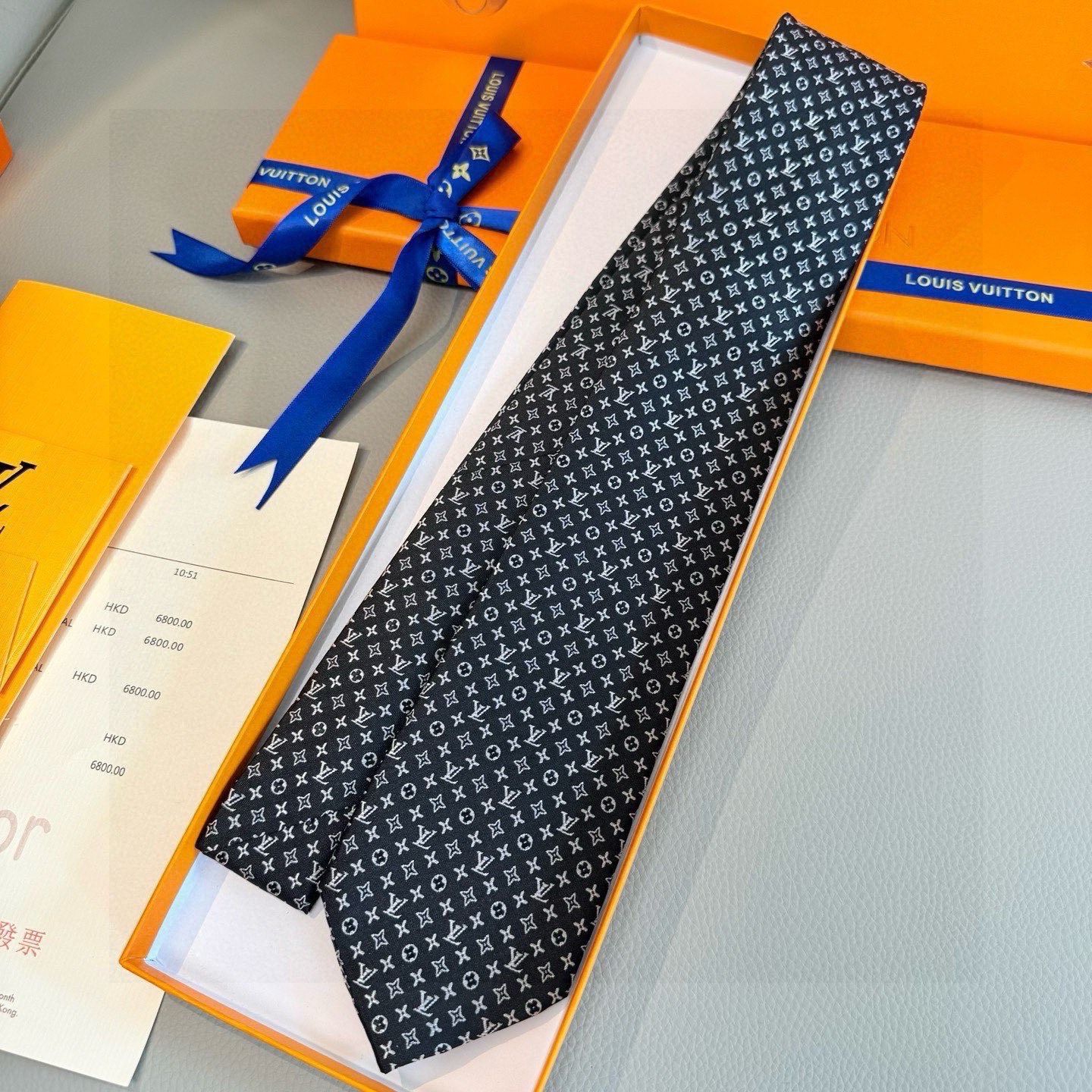 🌾男士领带系列【L标识花纹领带】👔👔，稀有😻😻Monogram Classic领带将经典路易威登风格与精