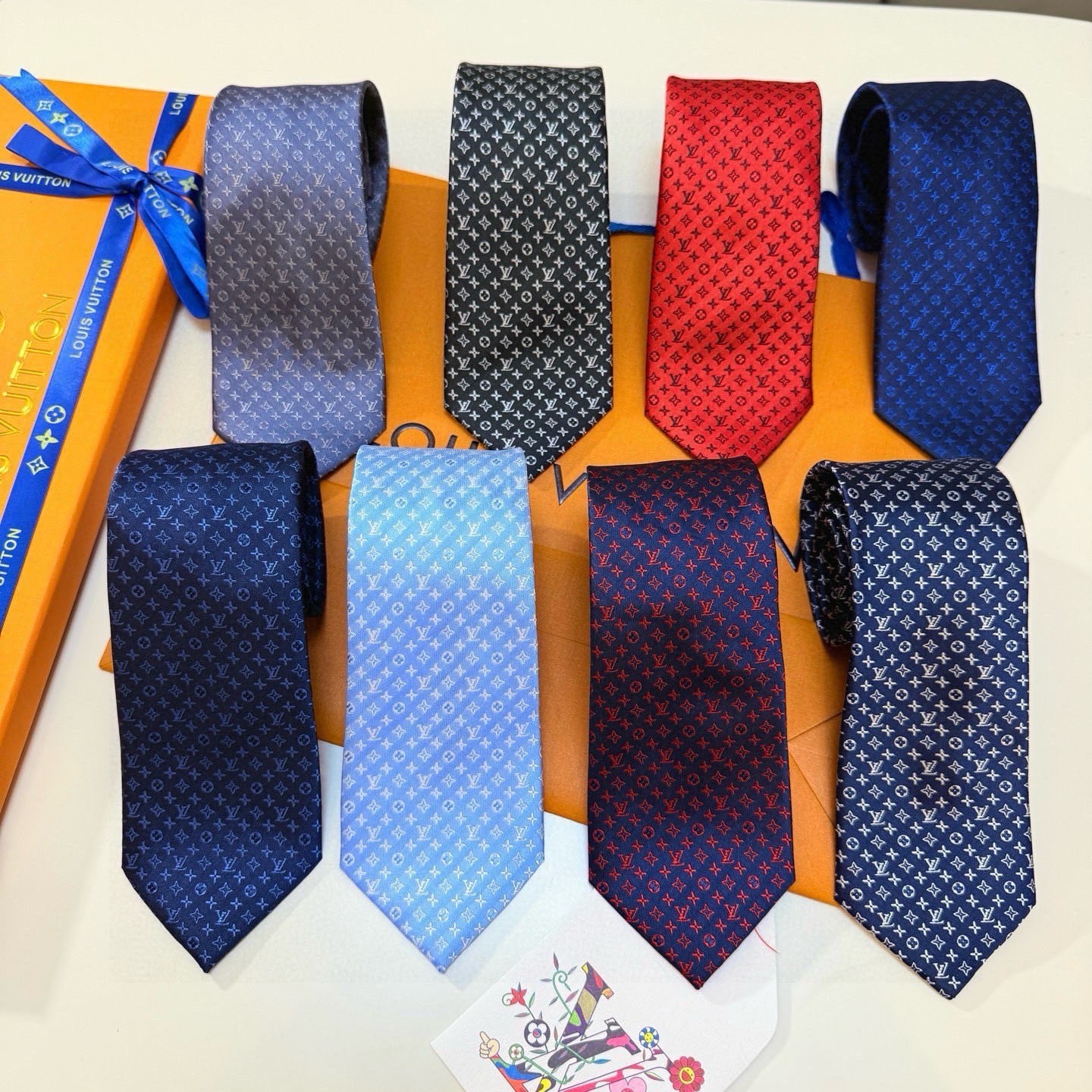 🌾男士领带系列【L标识花纹领带】👔👔，稀有😻😻Monogram Classic领带将经典路易威登风格与精