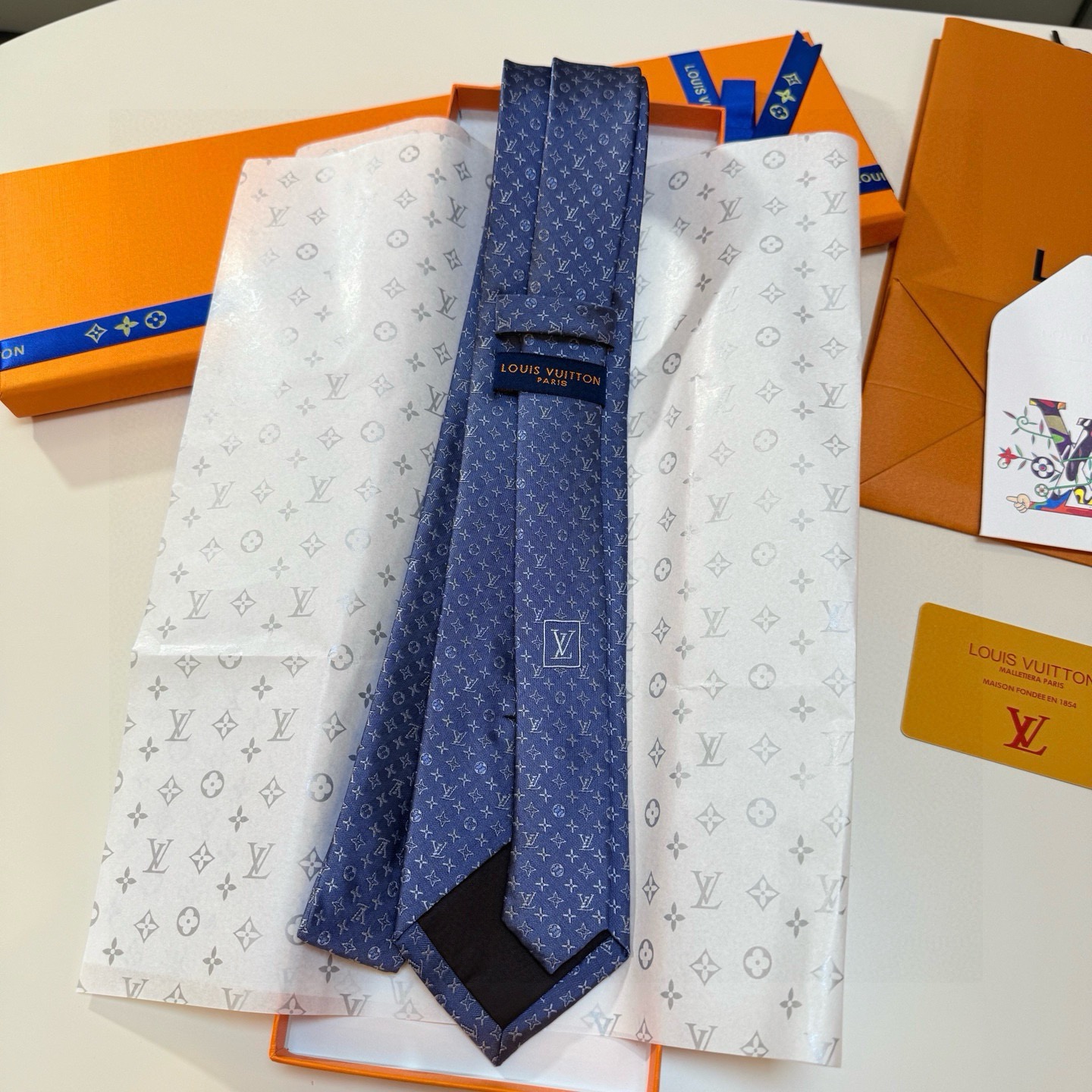 🌾男士领带系列【L标识花纹领带】👔👔，稀有😻😻Monogram Classic领带将经典路易威登风格与精