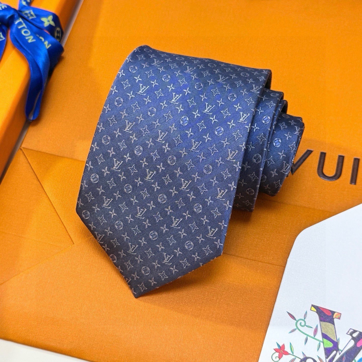 🌾男士领带系列【L标识花纹领带】👔👔，稀有😻😻Monogram Classic领带将经典路易威登风格与精