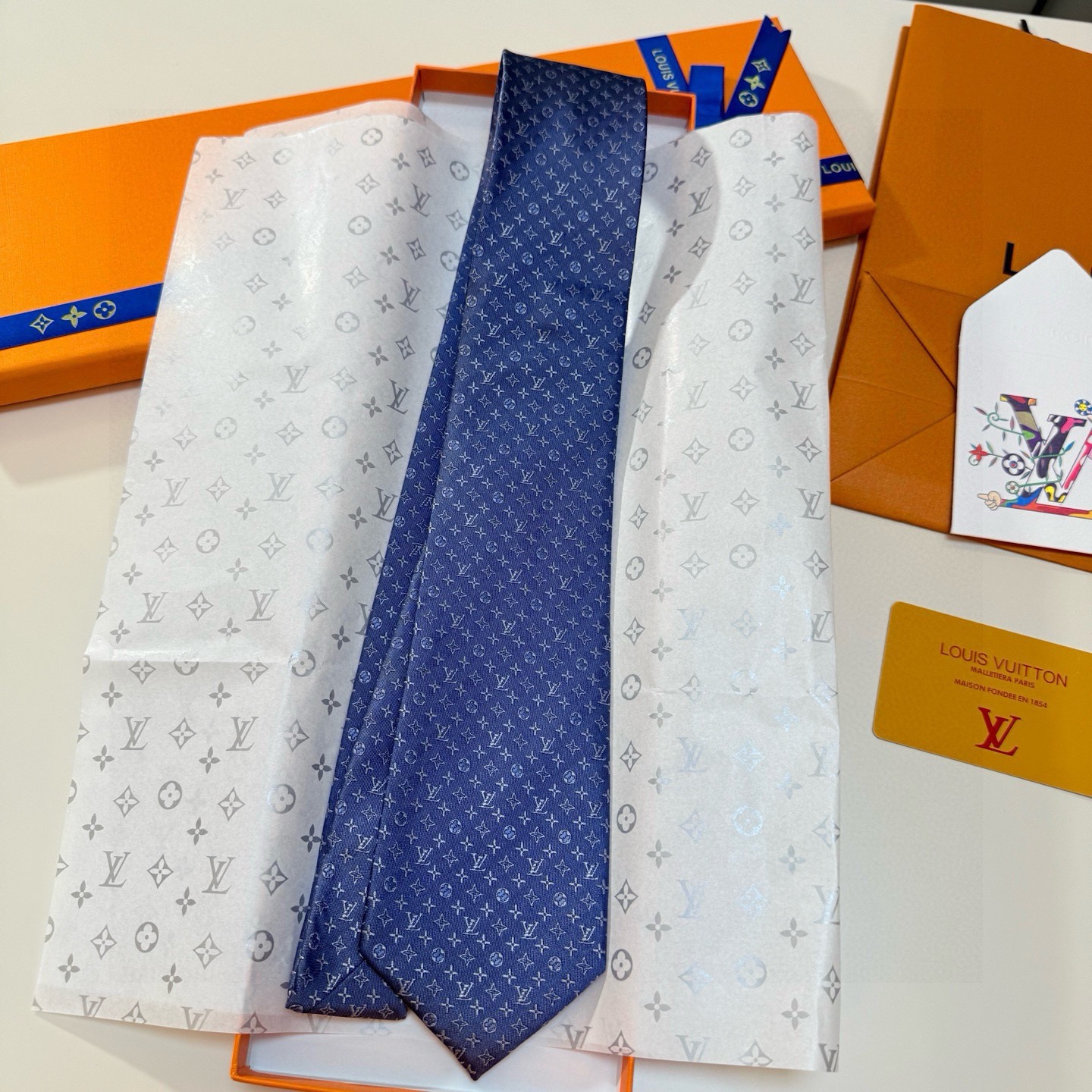 🌾男士领带系列【L标识花纹领带】👔👔，稀有😻😻Monogram Classic领带将经典路易威登风格与精