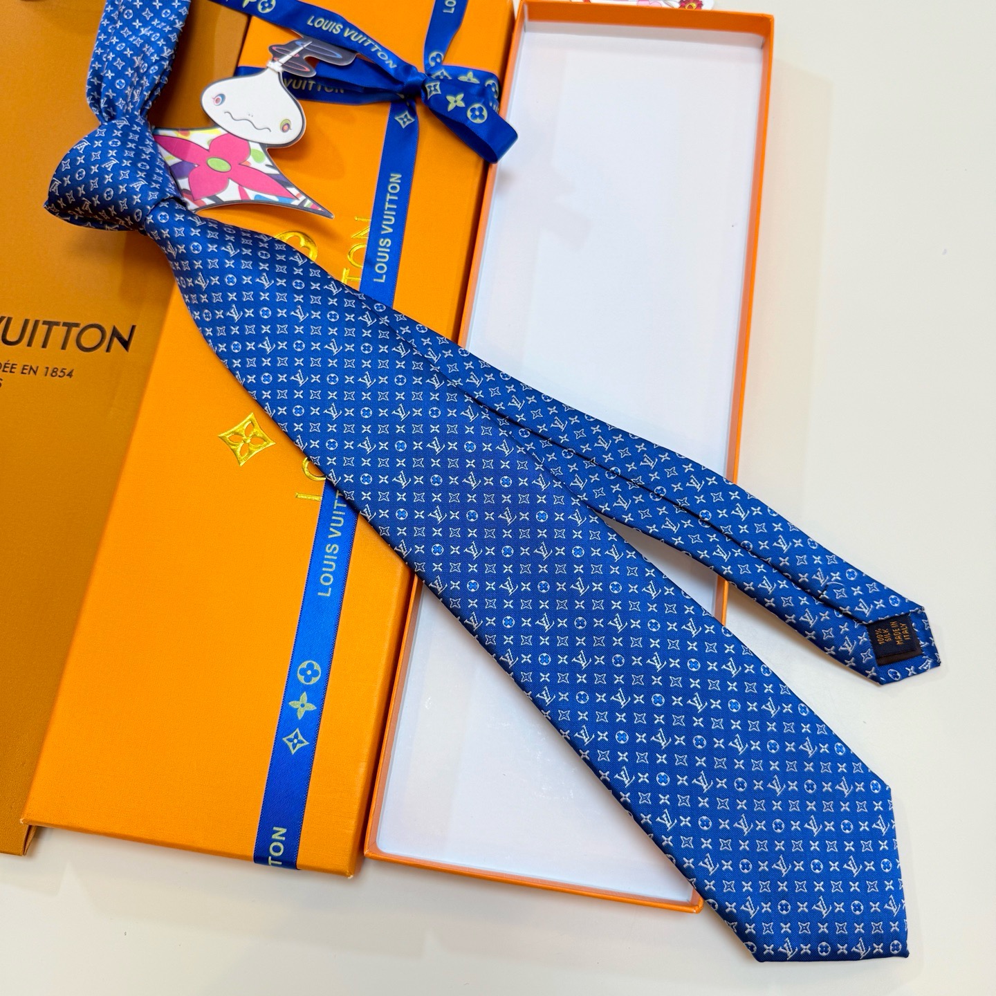 🌾男士领带系列【L标识花纹领带】👔👔，稀有😻😻Monogram Classic领带将经典路易威登风格与精