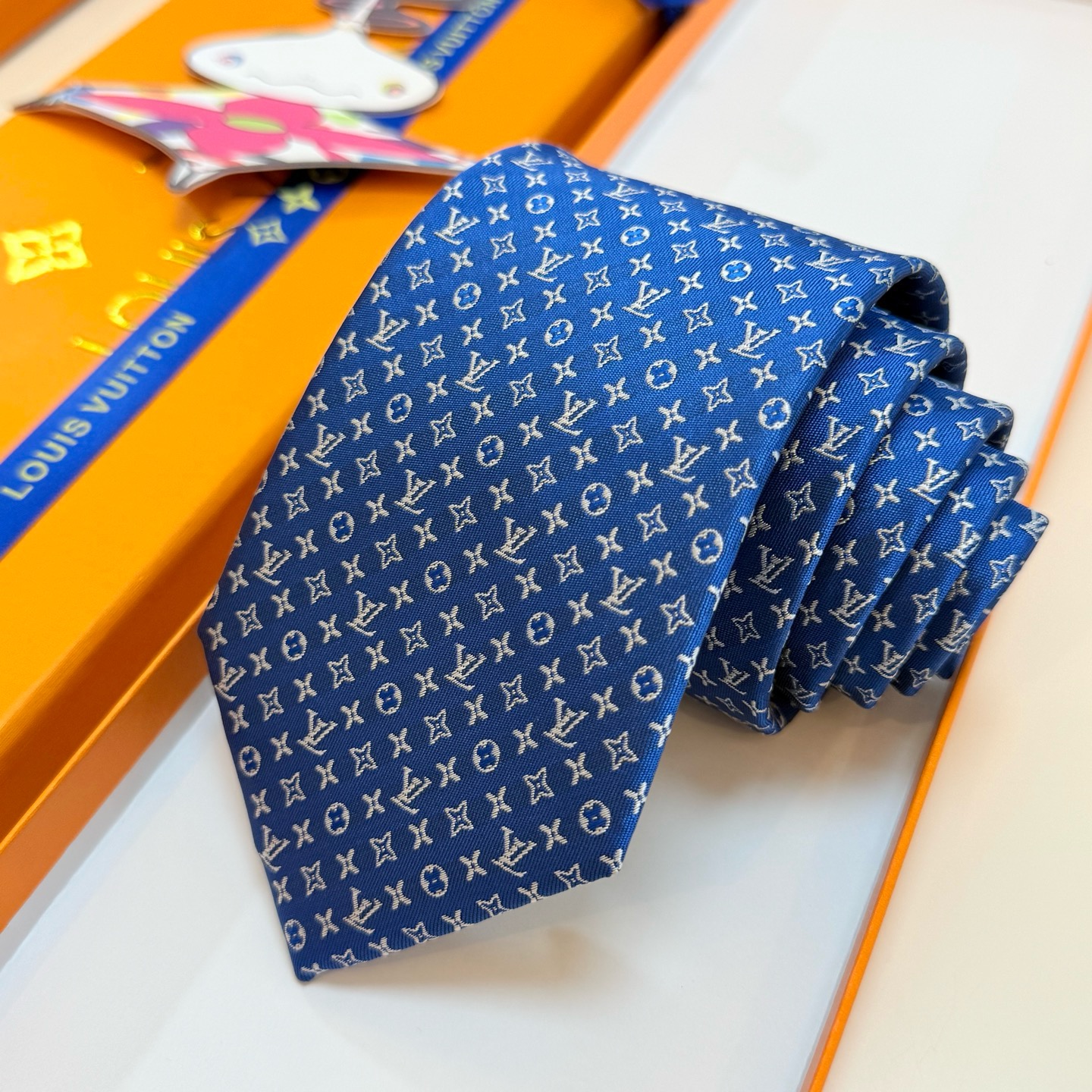 🌾男士领带系列【L标识花纹领带】👔👔，稀有😻😻Monogram Classic领带将经典路易威登风格与精