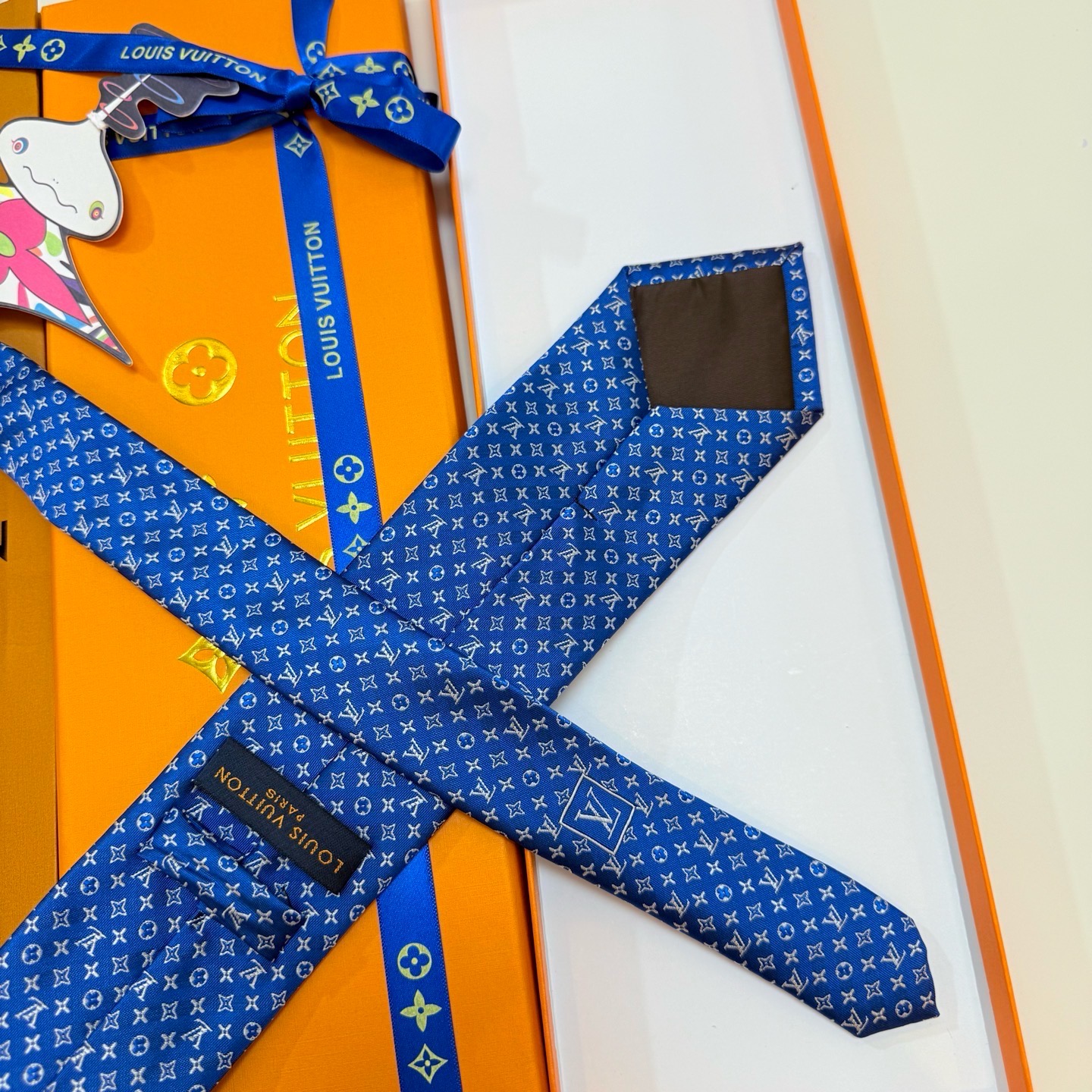 🌾男士领带系列【L标识花纹领带】👔👔，稀有😻😻Monogram Classic领带将经典路易威登风格与精