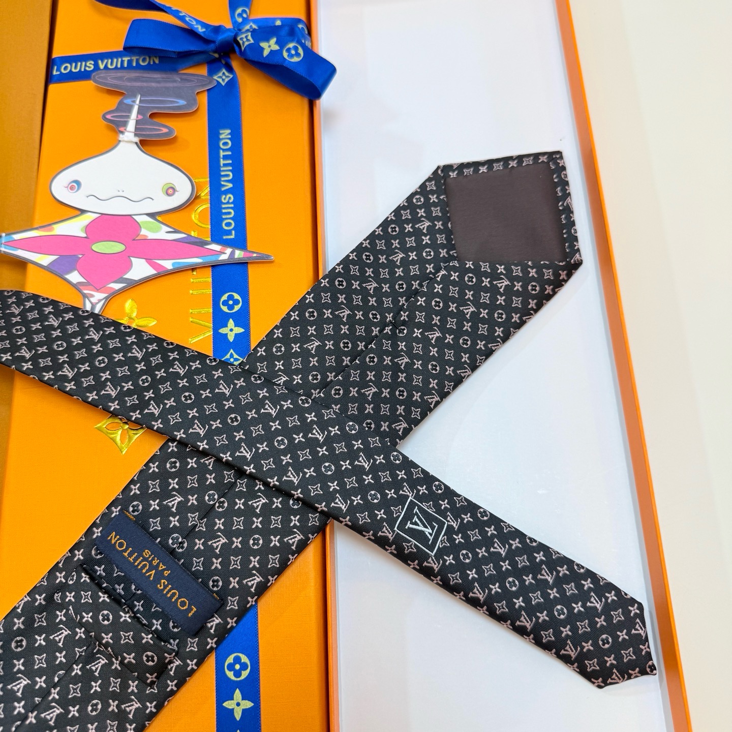 🌾男士领带系列【L标识花纹领带】👔👔，稀有😻😻Monogram Classic领带将经典路易威登风格与精