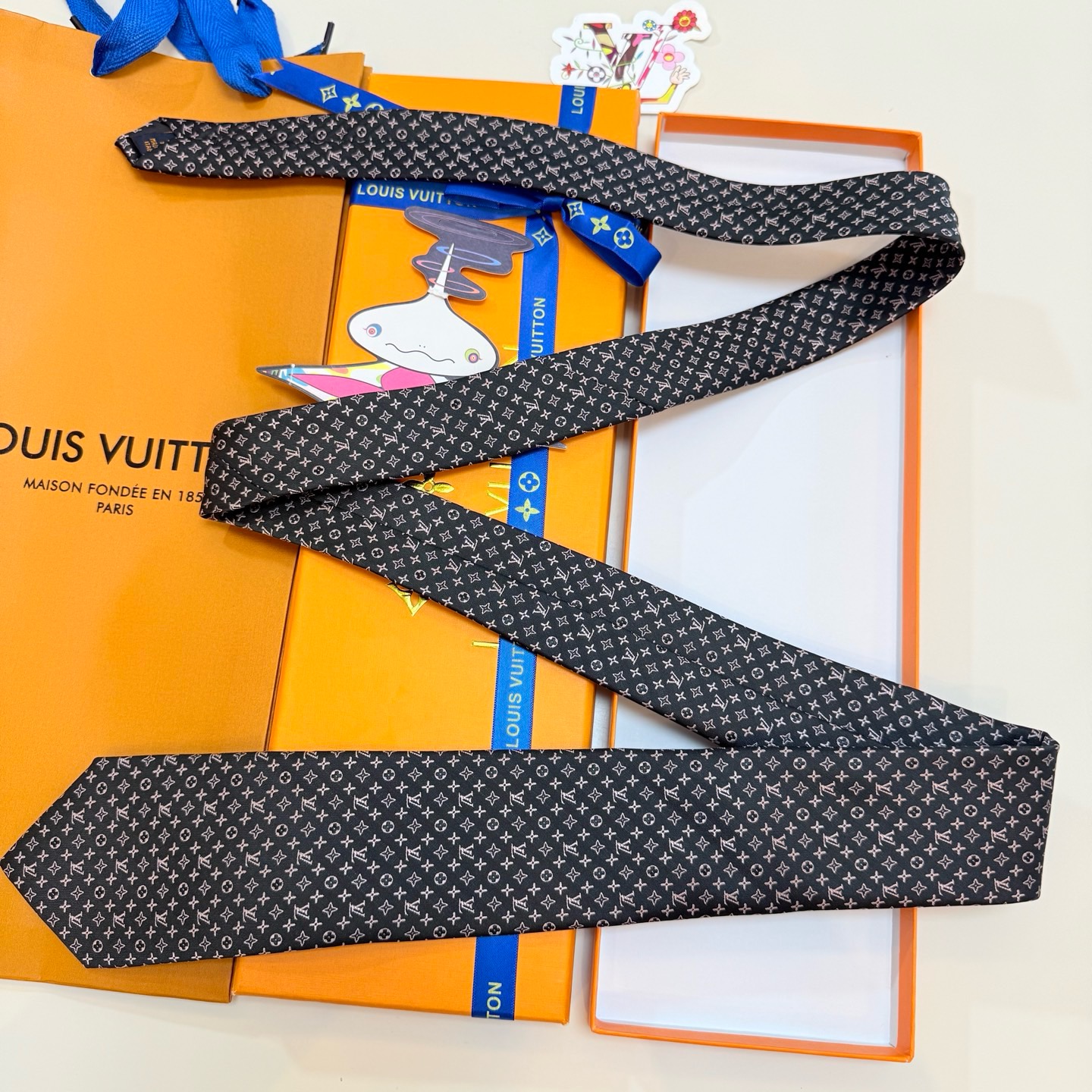 🌾男士领带系列【L标识花纹领带】👔👔，稀有😻😻Monogram Classic领带将经典路易威登风格与精