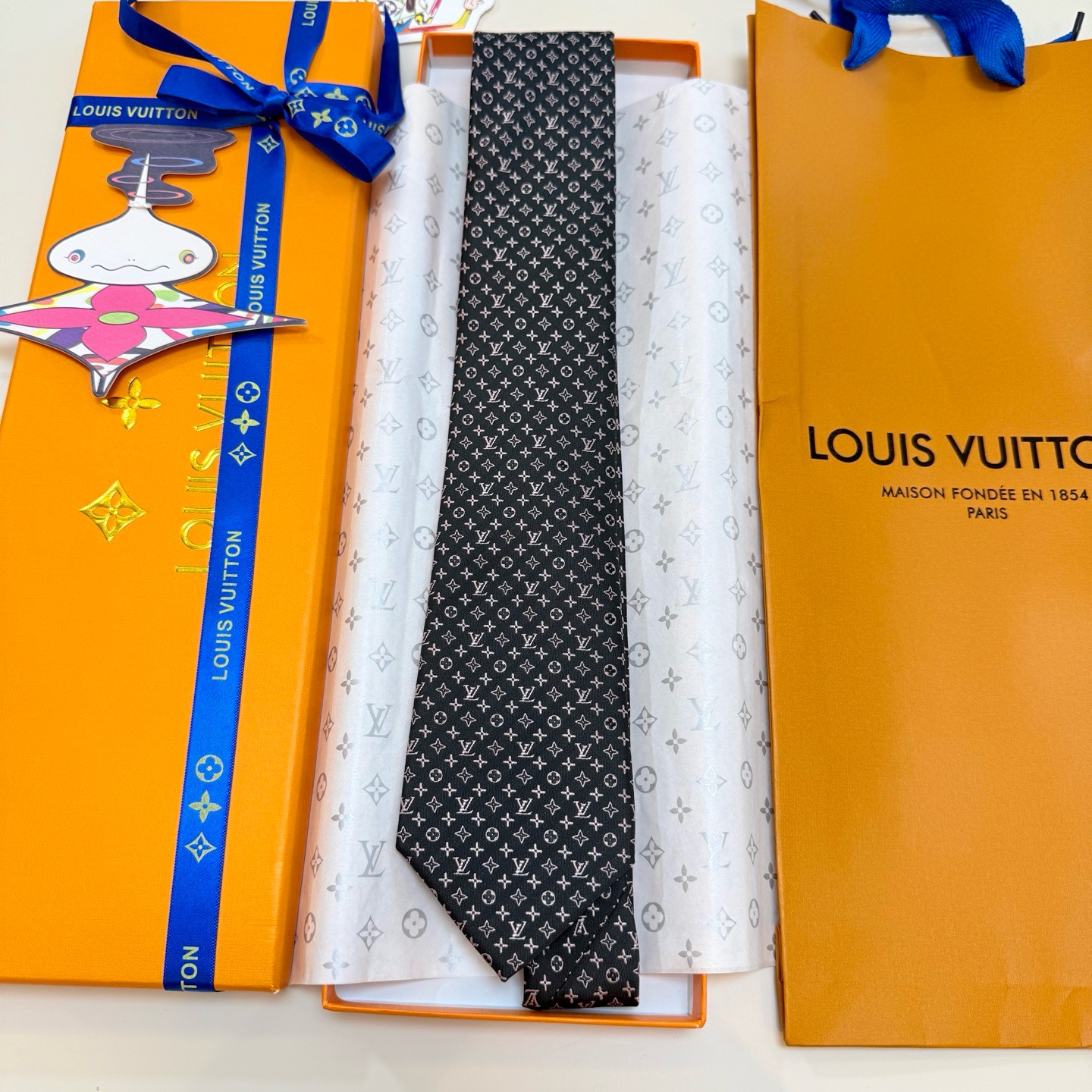 🌾男士领带系列【L标识花纹领带】👔👔，稀有😻😻Monogram Classic领带将经典路易威登风格与精