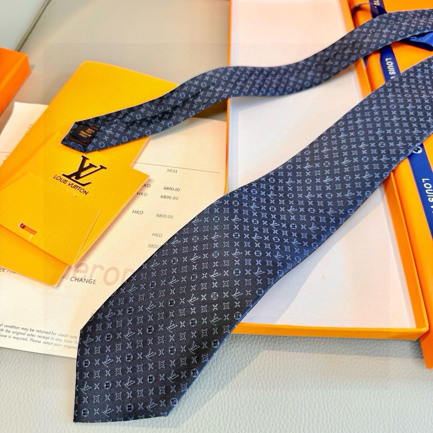 🌾男士领带系列【L标识花纹领带】👔👔，稀有😻😻Monogram Classic领带将经典路易威登风格与精