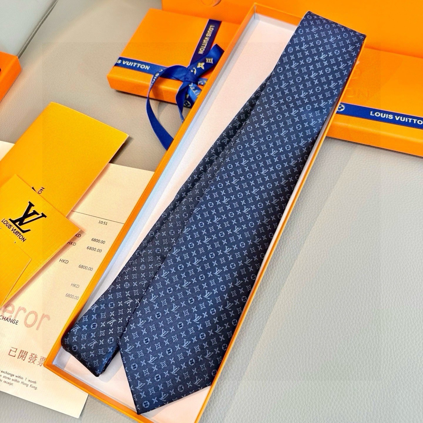 🌾男士领带系列【L标识花纹领带】👔👔，稀有😻😻Monogram Classic领带将经典路易威登风格与精