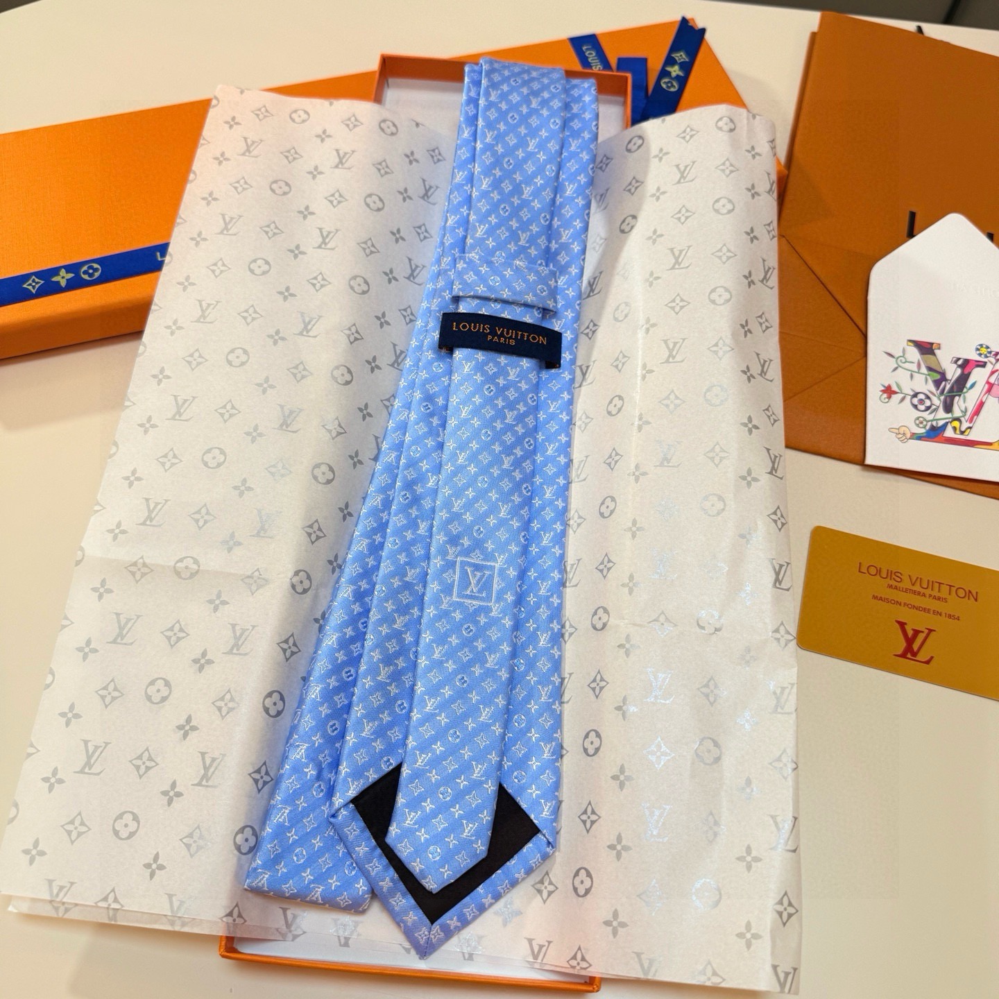 🌾男士领带系列【L标识花纹领带】👔👔，稀有😻😻Monogram Classic领带将经典路易威登风格与精