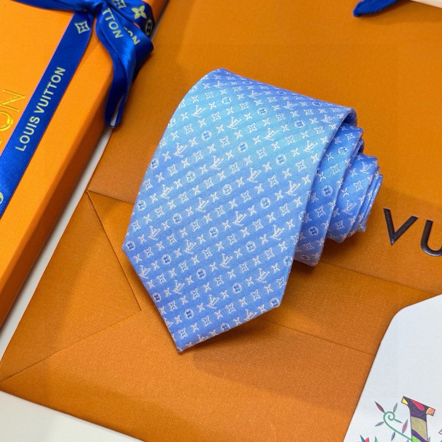 🌾男士领带系列【L标识花纹领带】👔👔，稀有😻😻Monogram Classic领带将经典路易威登风格与精