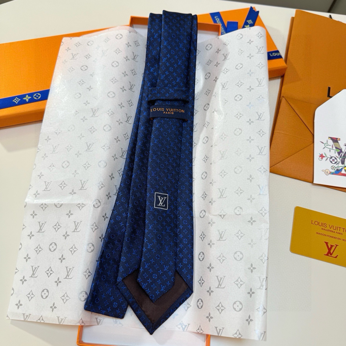 🌾男士领带系列【L标识花纹领带】👔👔，稀有😻😻Monogram Classic领带将经典路易威登风格与精