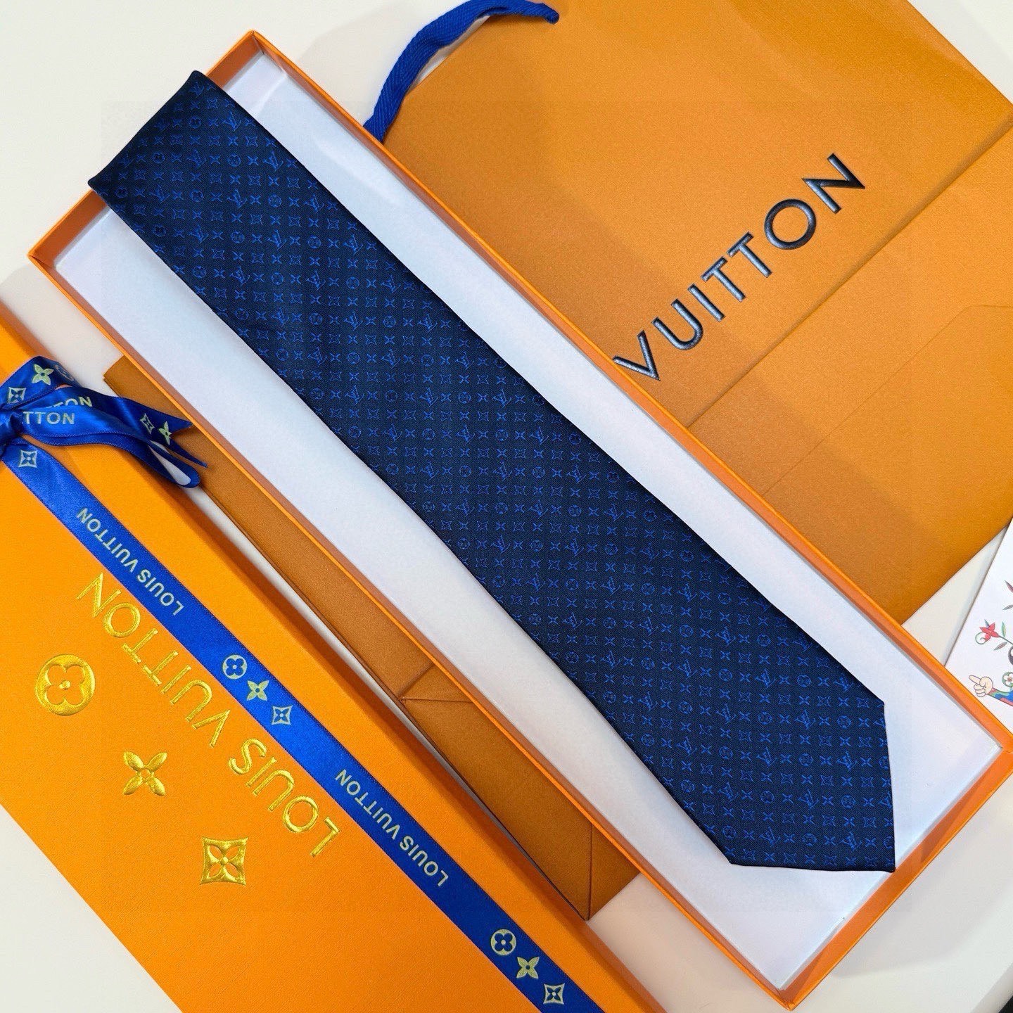 🌾男士领带系列【L标识花纹领带】👔👔，稀有😻😻Monogram Classic领带将经典路易威登风格与精