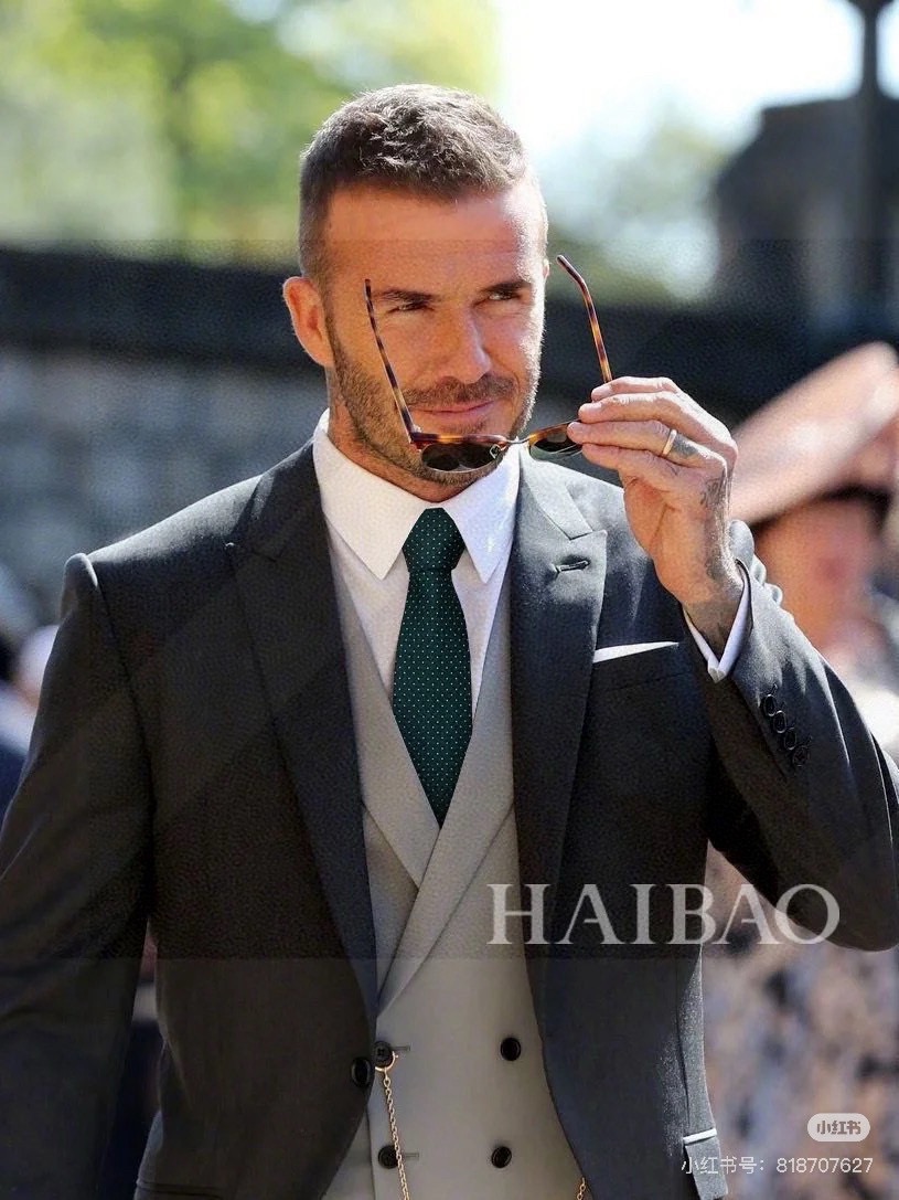 🌾男士新款领带系列【H圆点领带】👔👔，稀有😻😻H家每年都有一千条不同印花的领带面世，从最初的多以几何图案