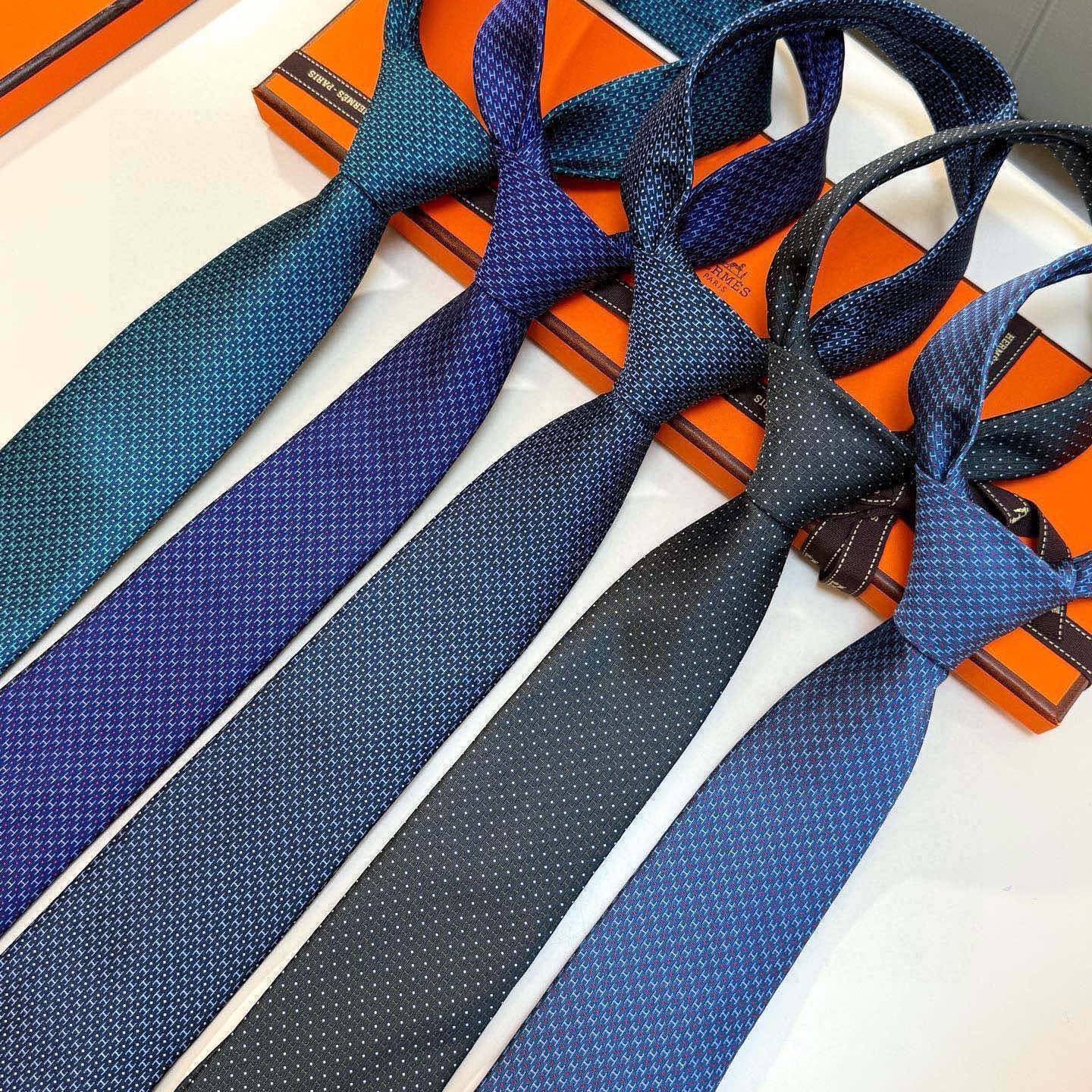 🌾男士新款领带系列【H圆点领带】👔👔，稀有😻😻H家每年都有一千条不同印花的领带面世，从最初的多以几何图案