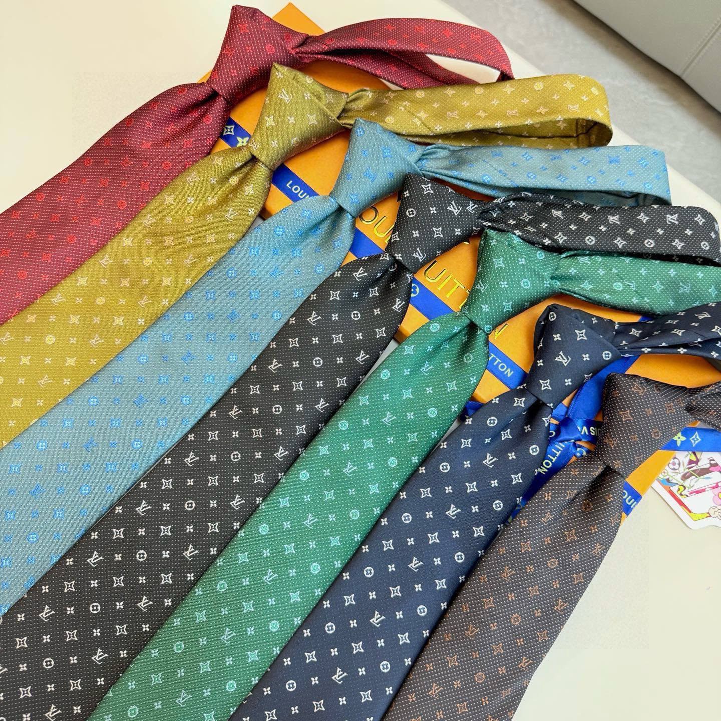 🌾LV男士领带系列【L老花字母提花领带】👔👔，稀有😻😻展现精湛手工与时尚优雅的理想选择，这款领带将标志性