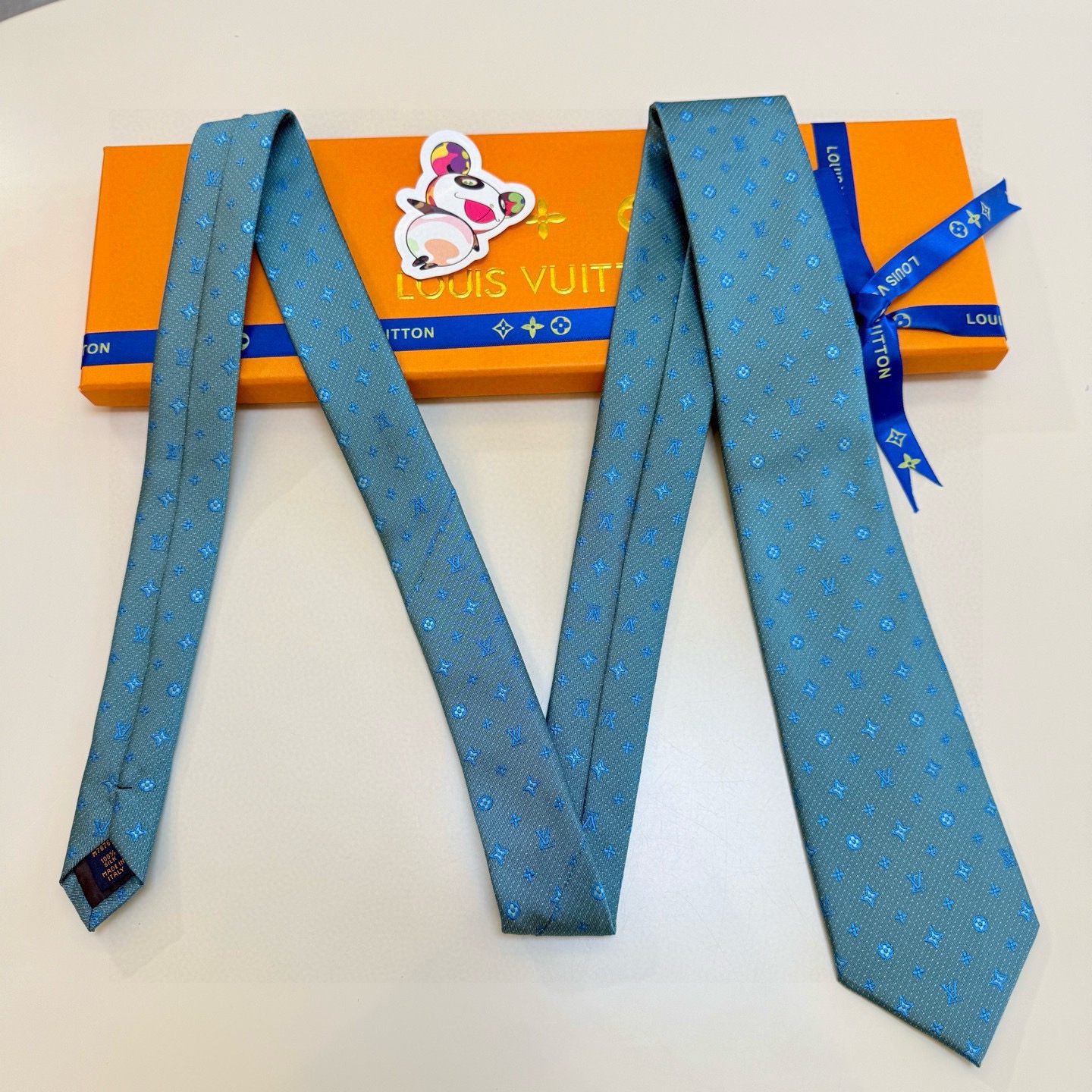 🌾LV男士领带系列【L老花字母提花领带】👔👔，稀有😻😻展现精湛手工与时尚优雅的理想选择，这款领带将标志性