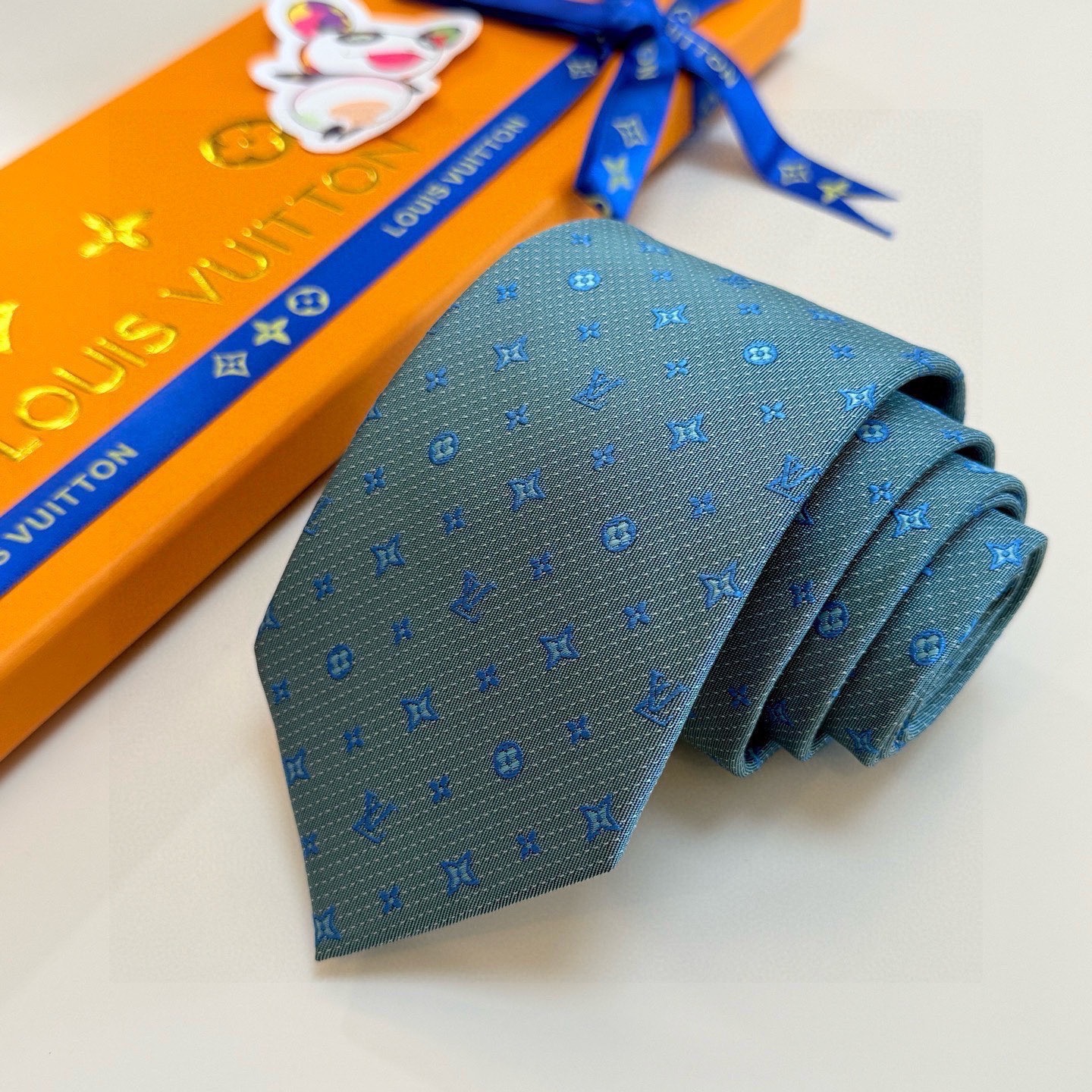 🌾LV男士领带系列【L老花字母提花领带】👔👔，稀有😻😻展现精湛手工与时尚优雅的理想选择，这款领带将标志性