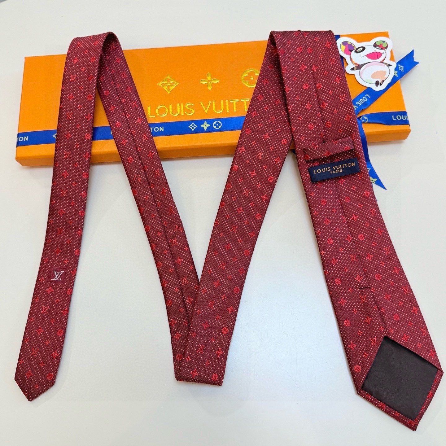 🌾LV男士领带系列【L老花字母提花领带】👔👔，稀有😻😻展现精湛手工与时尚优雅的理想选择，这款领带将标志性
