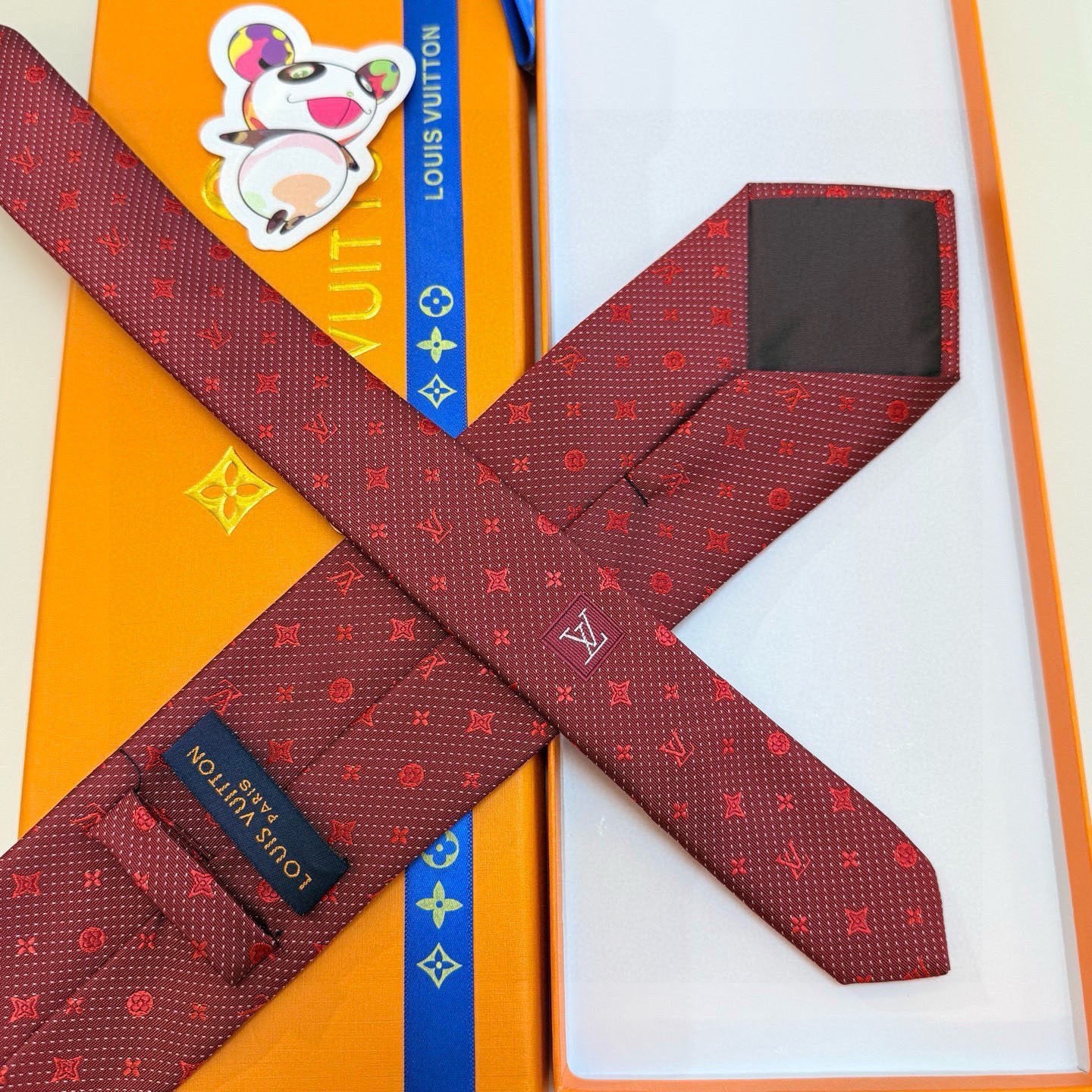 🌾LV男士领带系列【L老花字母提花领带】👔👔，稀有😻😻展现精湛手工与时尚优雅的理想选择，这款领带将标志性