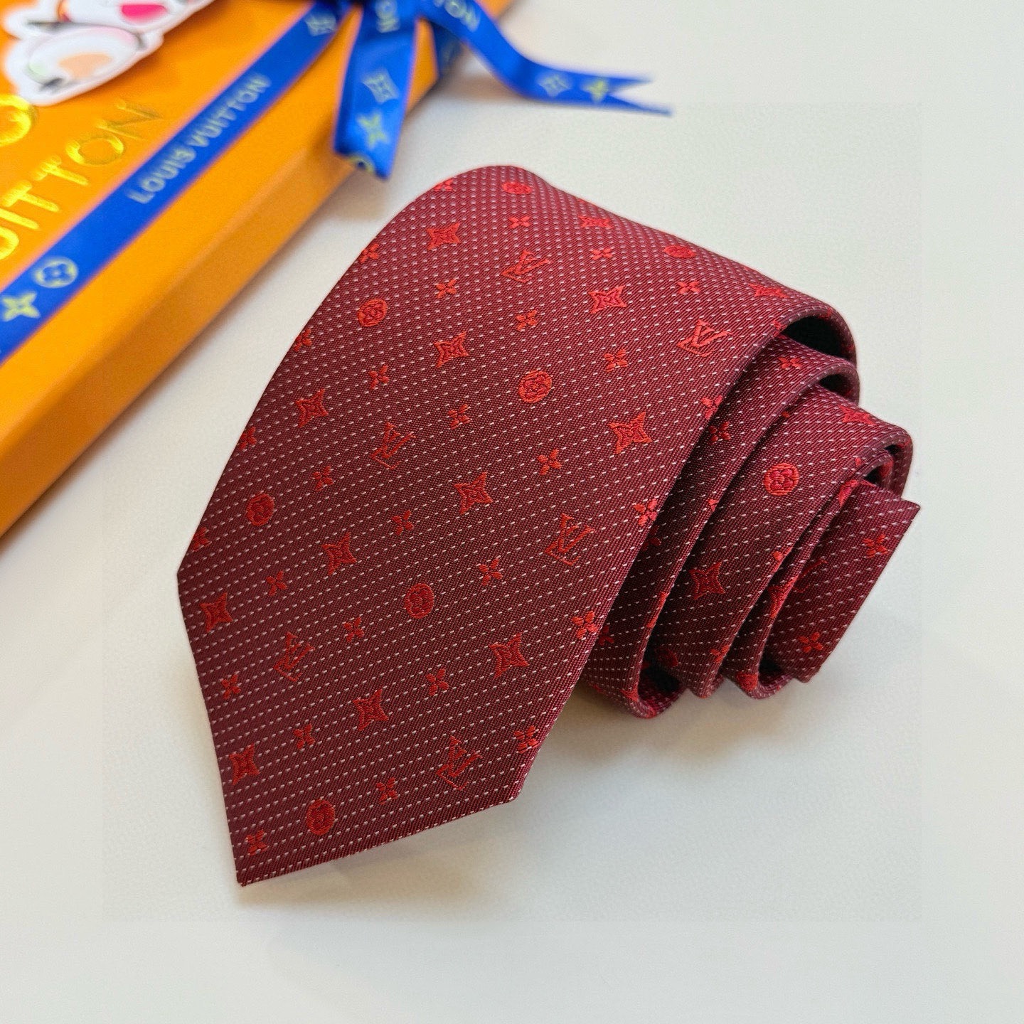 🌾LV男士领带系列【L老花字母提花领带】👔👔，稀有😻😻展现精湛手工与时尚优雅的理想选择，这款领带将标志性