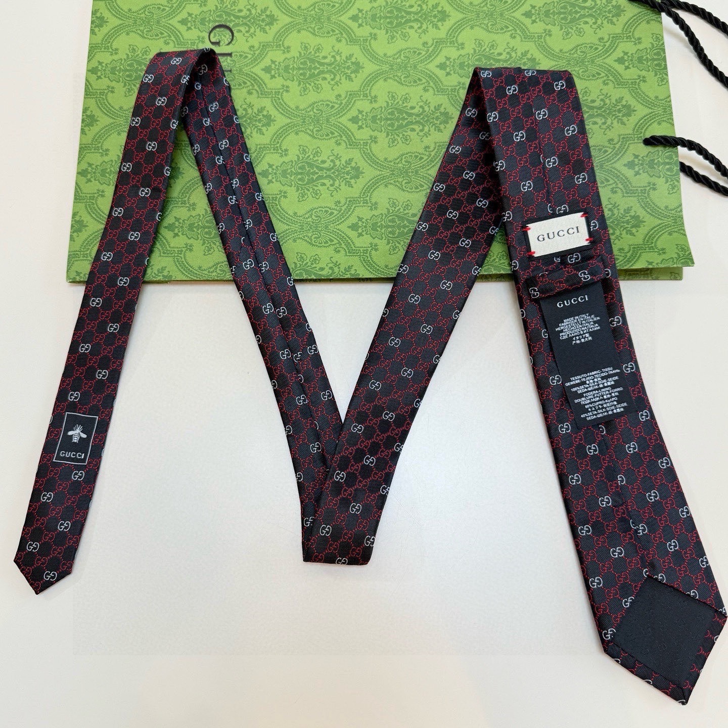 🌾古奇官方同步新款，稀有采用经典小G LOGO提花展现精湛手工与时尚优雅的理想选择，这款领带将标志性完美