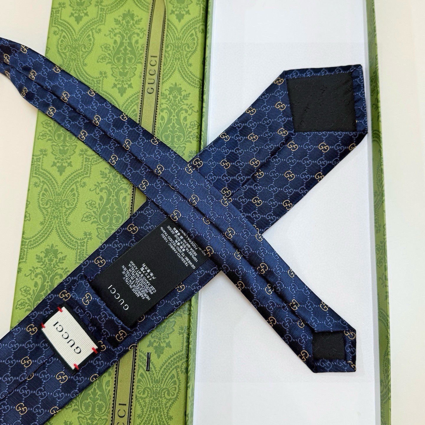 🌾古奇官方同步新款，稀有采用经典小G LOGO提花展现精湛手工与时尚优雅的理想选择，这款领带将标志性完美