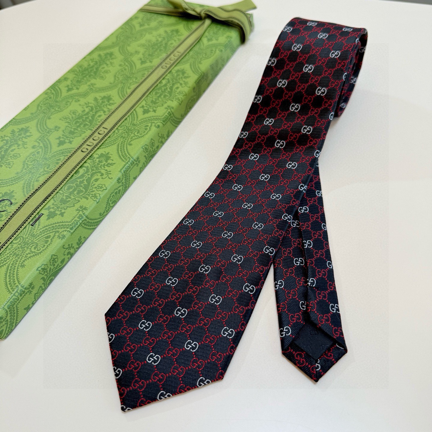 🌾古奇官方同步新款，稀有采用经典小G LOGO提花展现精湛手工与时尚优雅的理想选择，这款领带将标志性完美