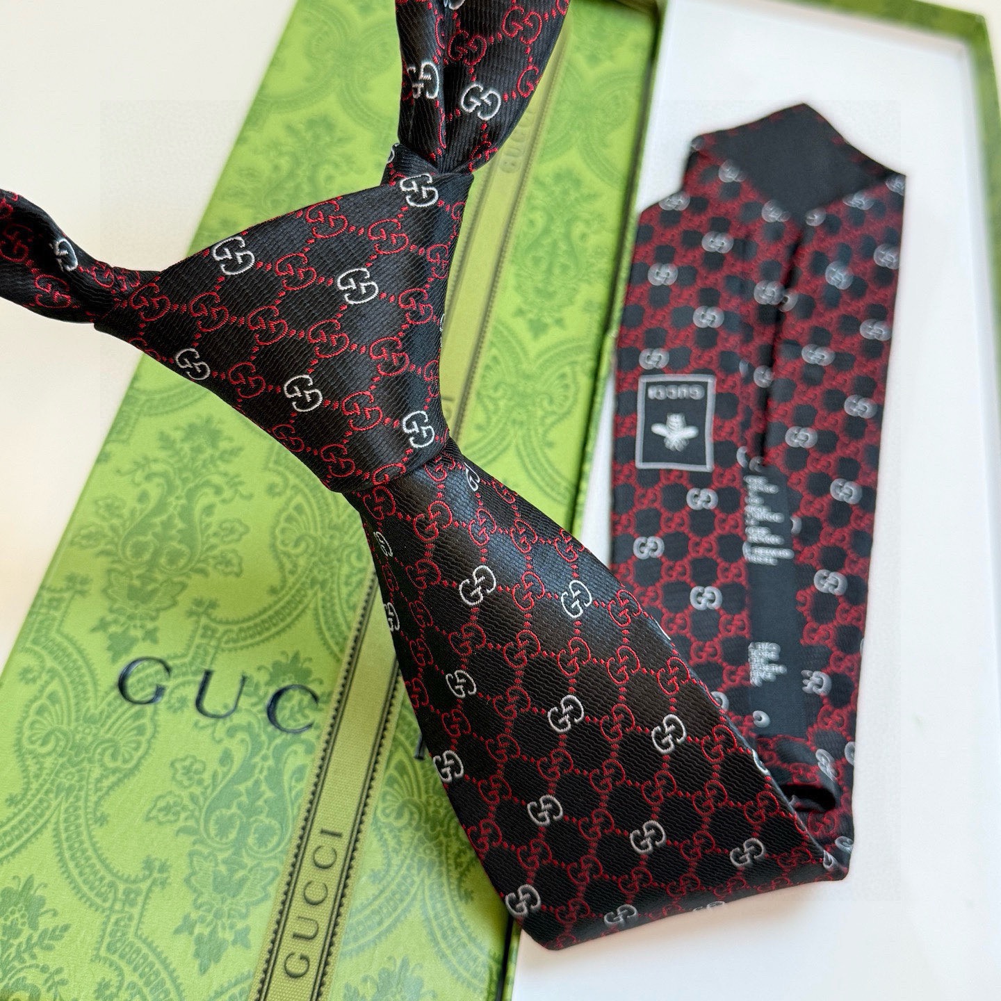 🌾古奇官方同步新款，稀有采用经典小G LOGO提花展现精湛手工与时尚优雅的理想选择，这款领带将标志性完美