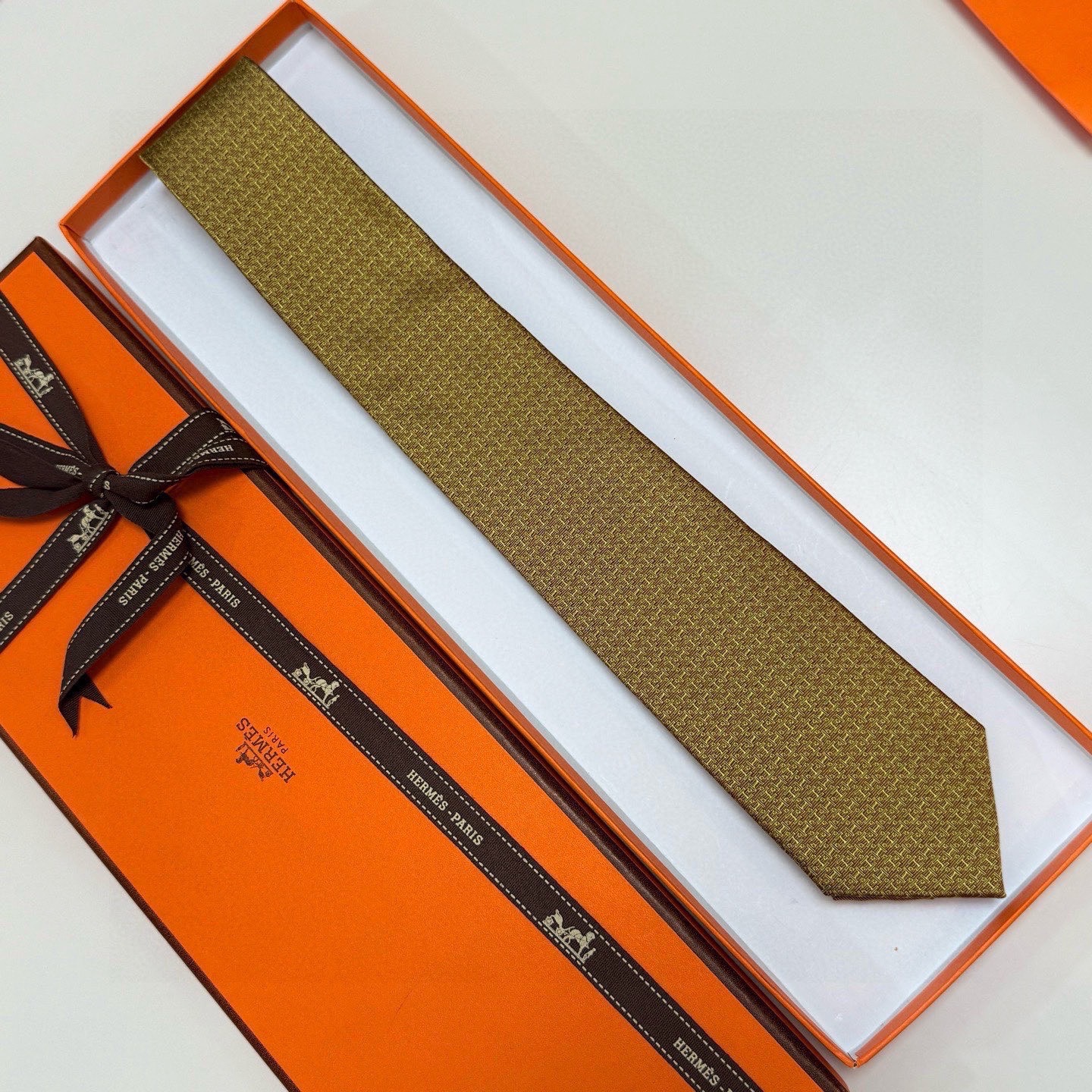 🌾男士新款领带系列【H标志图案领带】👔👔，稀有H家每年都有一千条不同印花的领带面世，从最初的多以几何图案