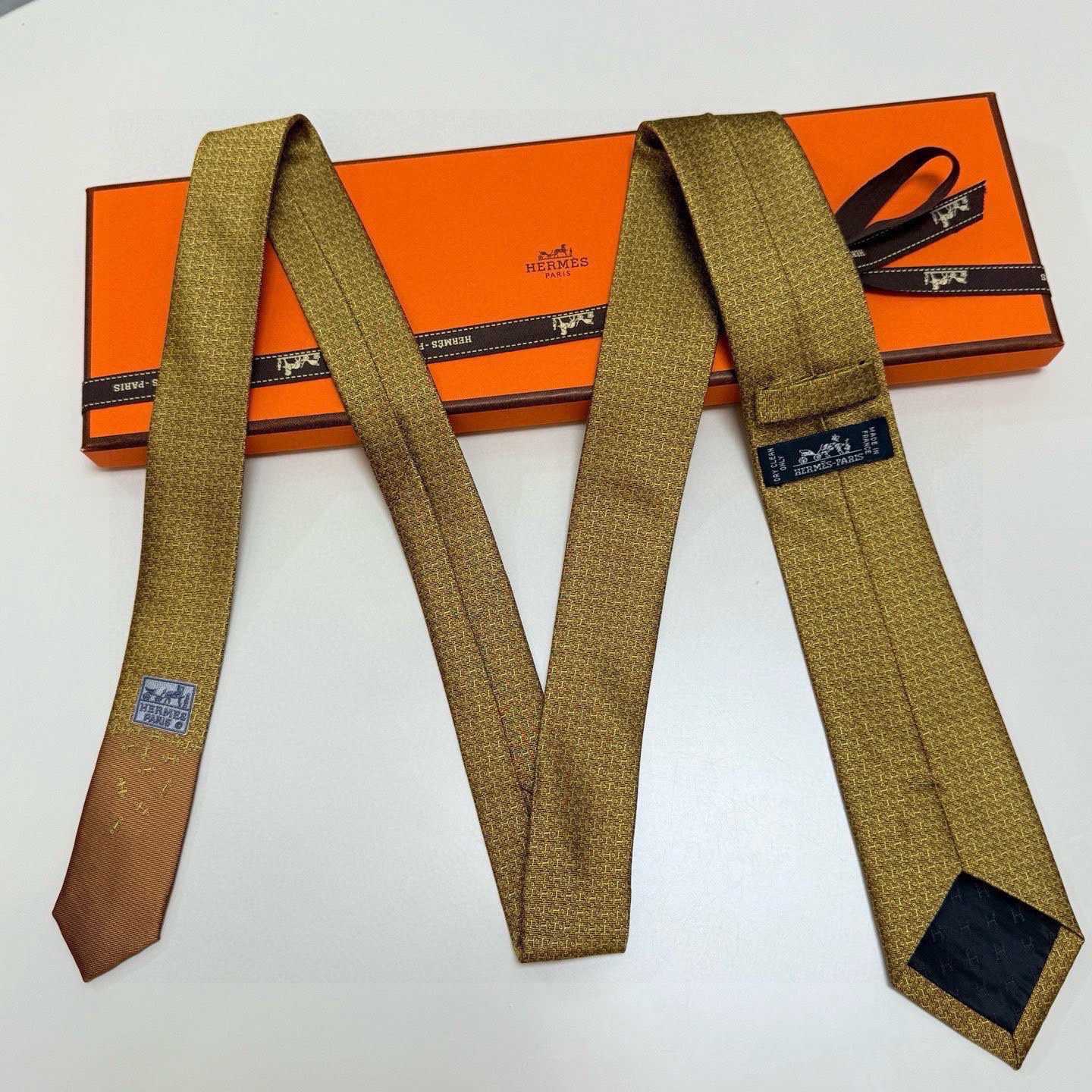 🌾男士新款领带系列【H标志图案领带】👔👔，稀有H家每年都有一千条不同印花的领带面世，从最初的多以几何图案