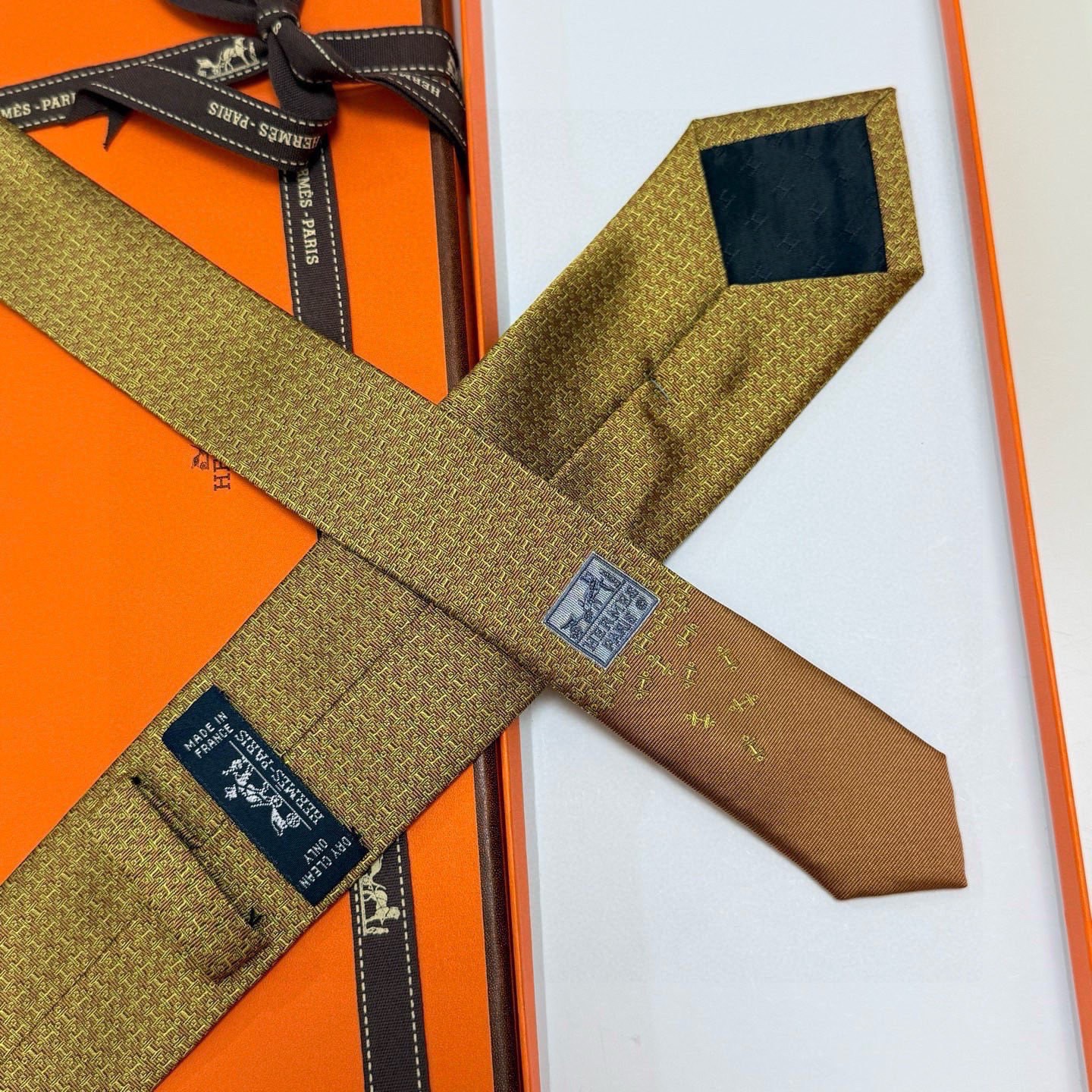 🌾男士新款领带系列【H标志图案领带】👔👔，稀有H家每年都有一千条不同印花的领带面世，从最初的多以几何图案