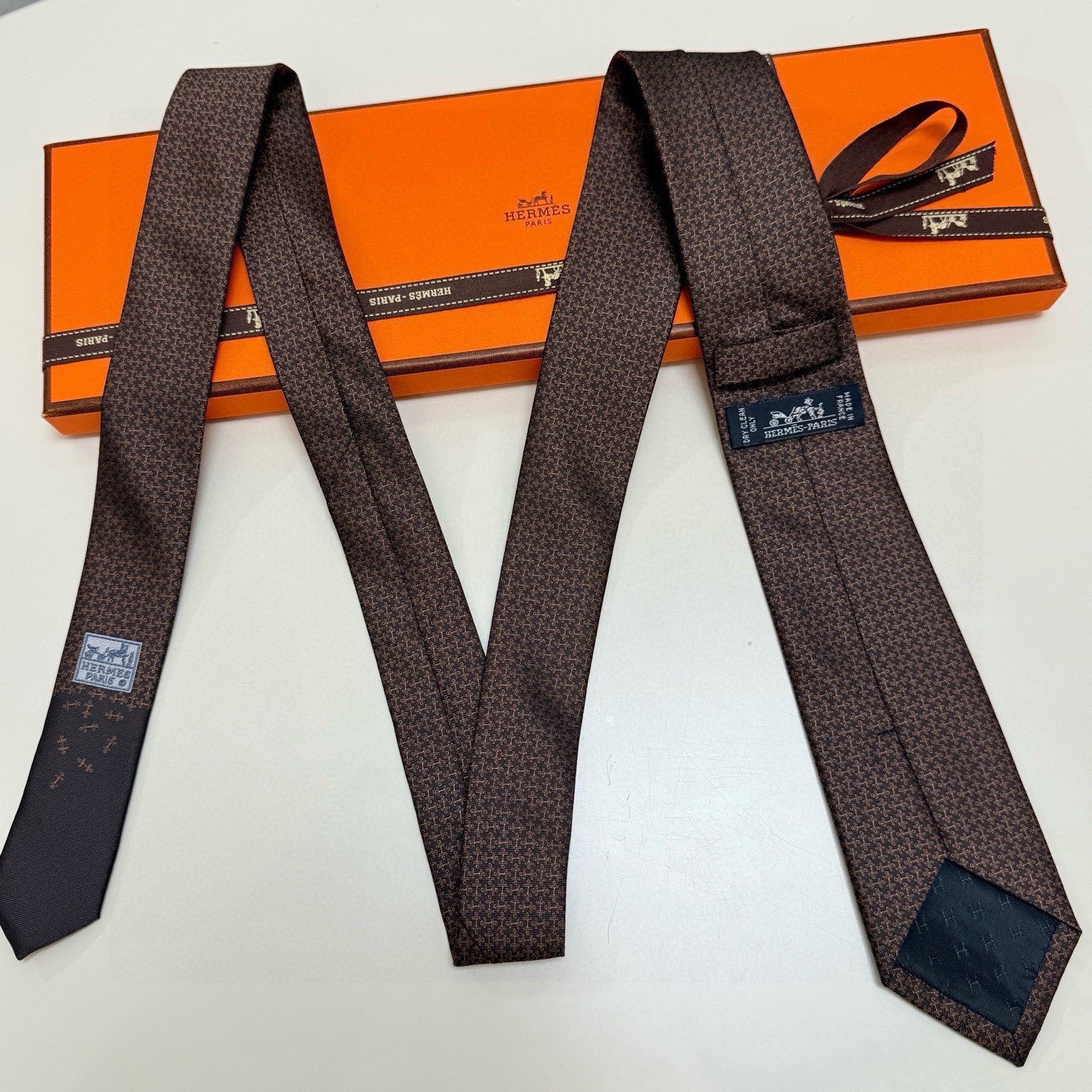 🌾男士新款领带系列【H标志图案领带】👔👔，稀有H家每年都有一千条不同印花的领带面世，从最初的多以几何图案