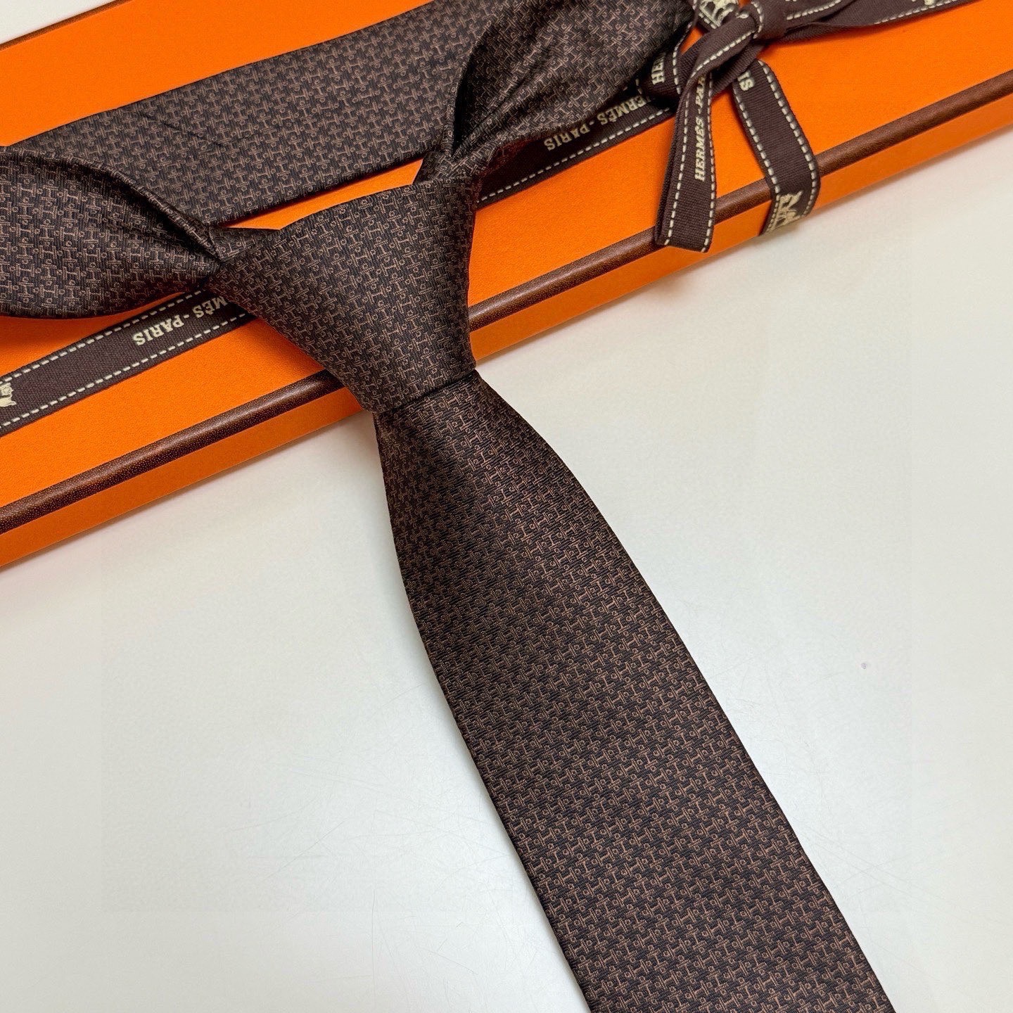 🌾男士新款领带系列【H标志图案领带】👔👔，稀有H家每年都有一千条不同印花的领带面世，从最初的多以几何图案