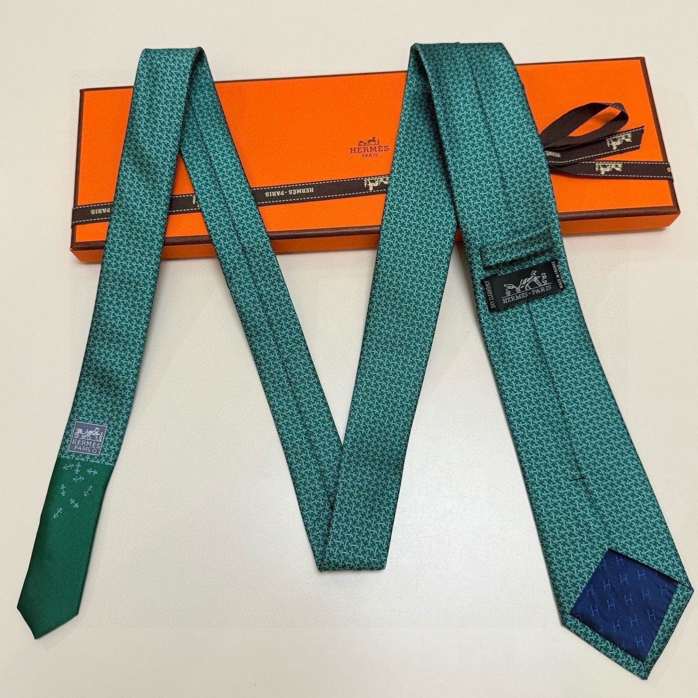 🌾男士新款领带系列【H标志图案领带】👔👔，稀有H家每年都有一千条不同印花的领带面世，从最初的多以几何图案