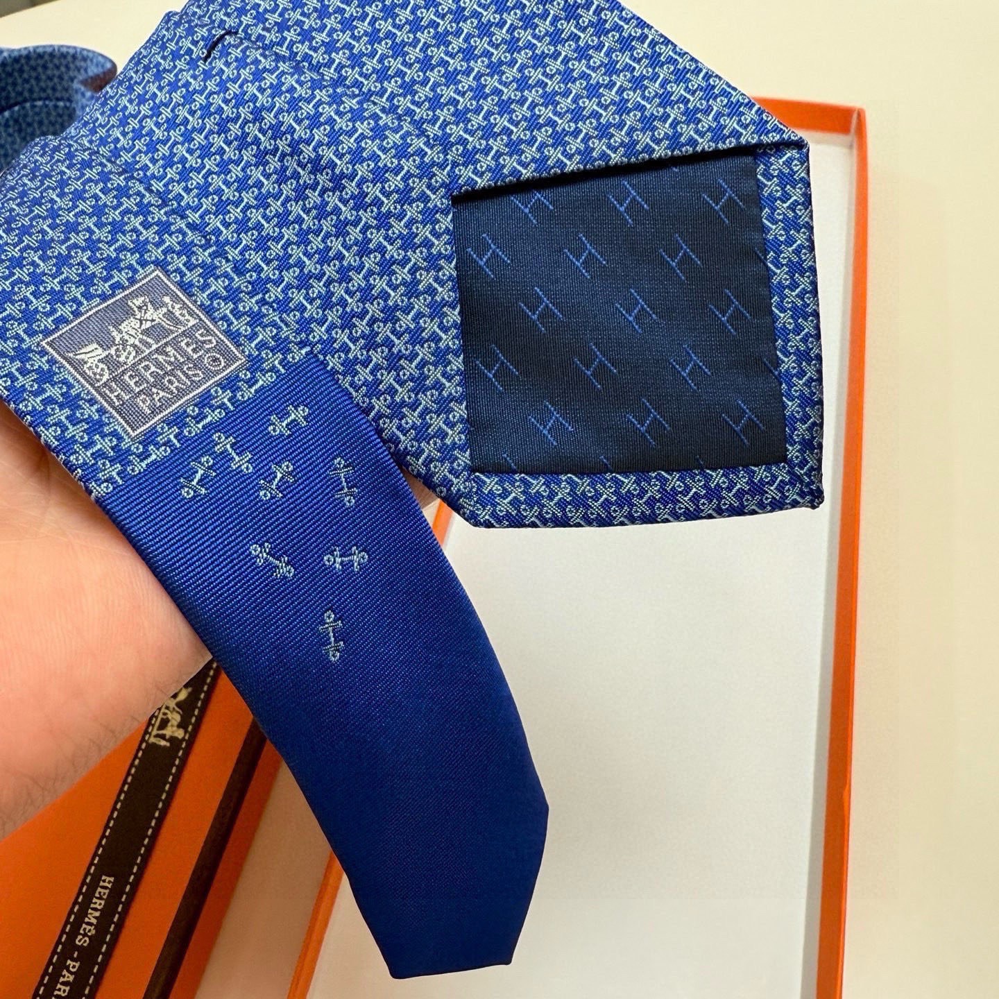 🌾男士新款领带系列【H标志图案领带】👔👔，稀有H家每年都有一千条不同印花的领带面世，从最初的多以几何图案