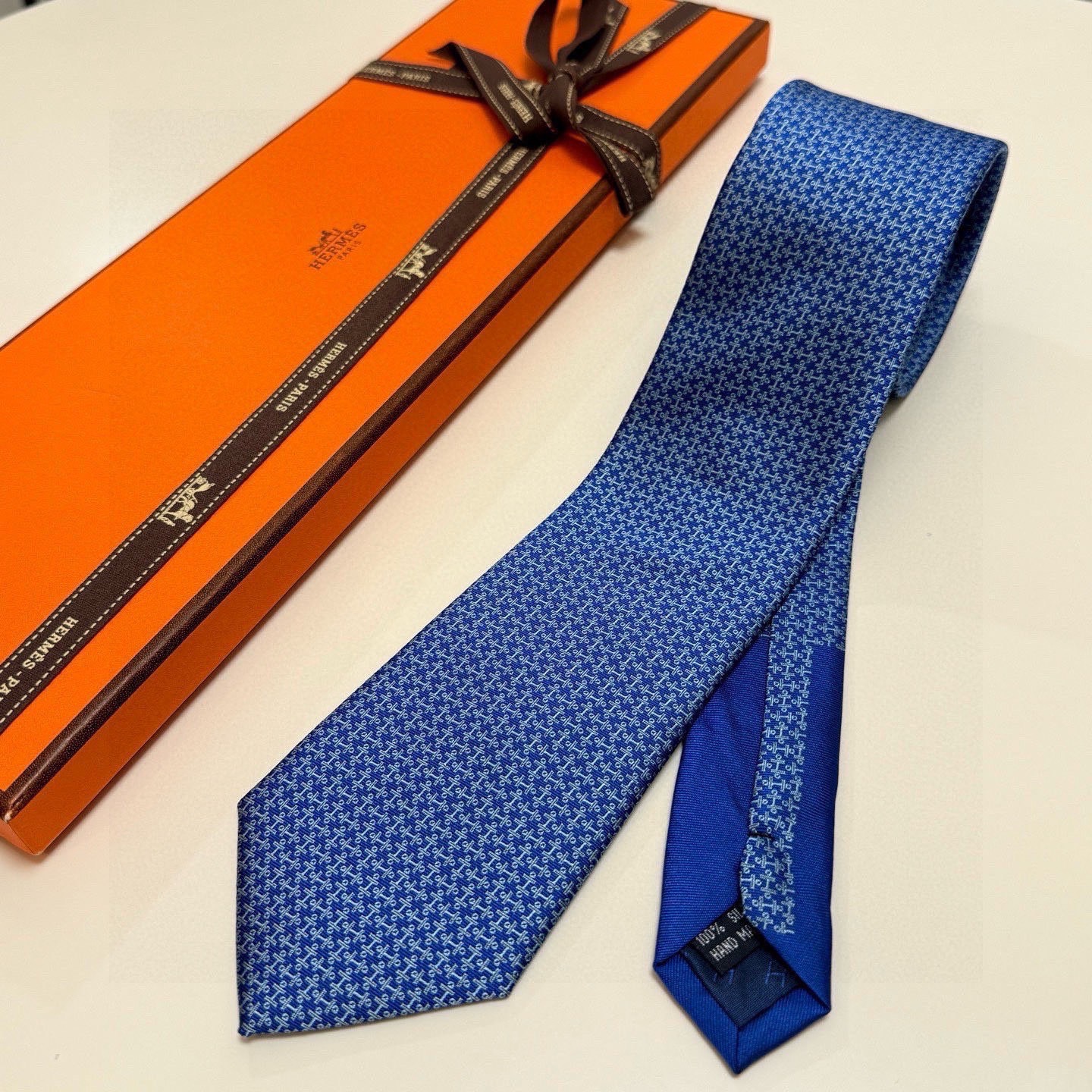 🌾男士新款领带系列【H标志图案领带】👔👔，稀有H家每年都有一千条不同印花的领带面世，从最初的多以几何图案
