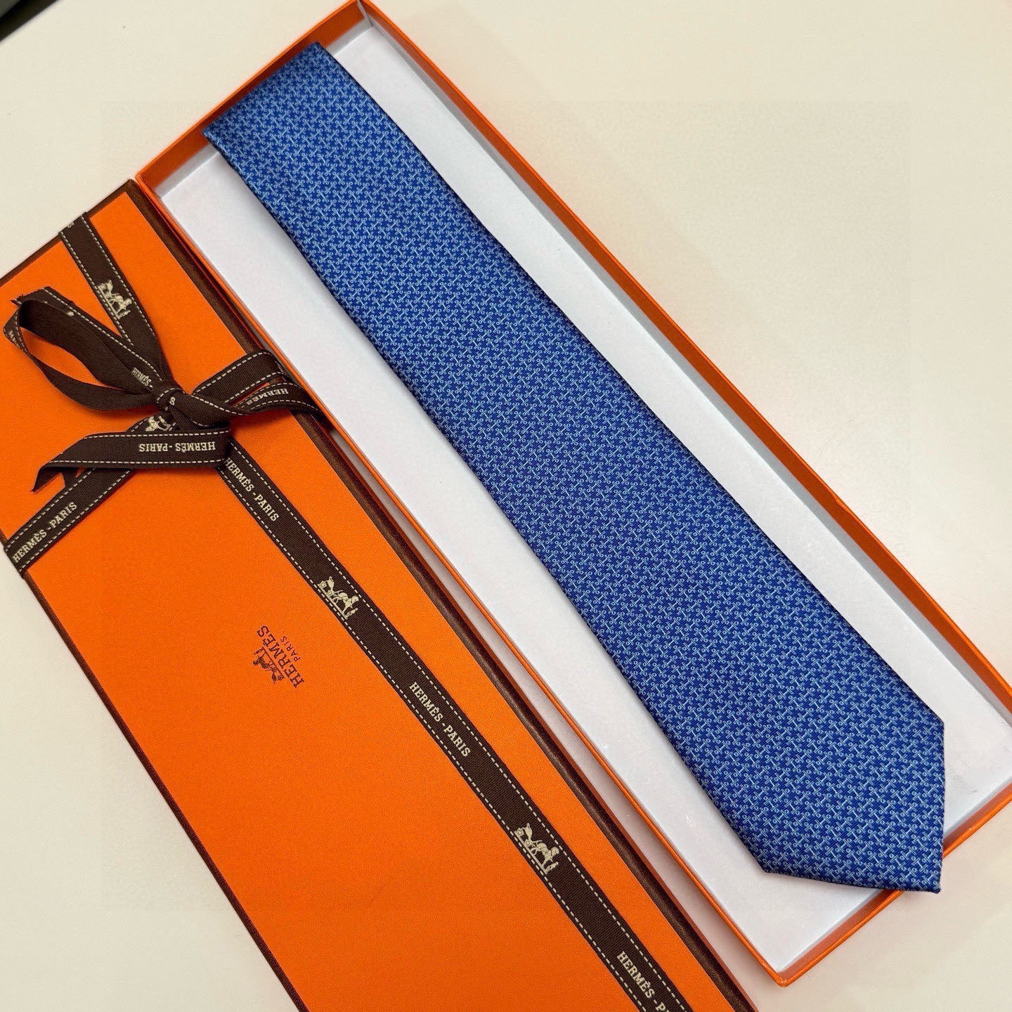 🌾男士新款领带系列【H标志图案领带】👔👔，稀有H家每年都有一千条不同印花的领带面世，从最初的多以几何图案