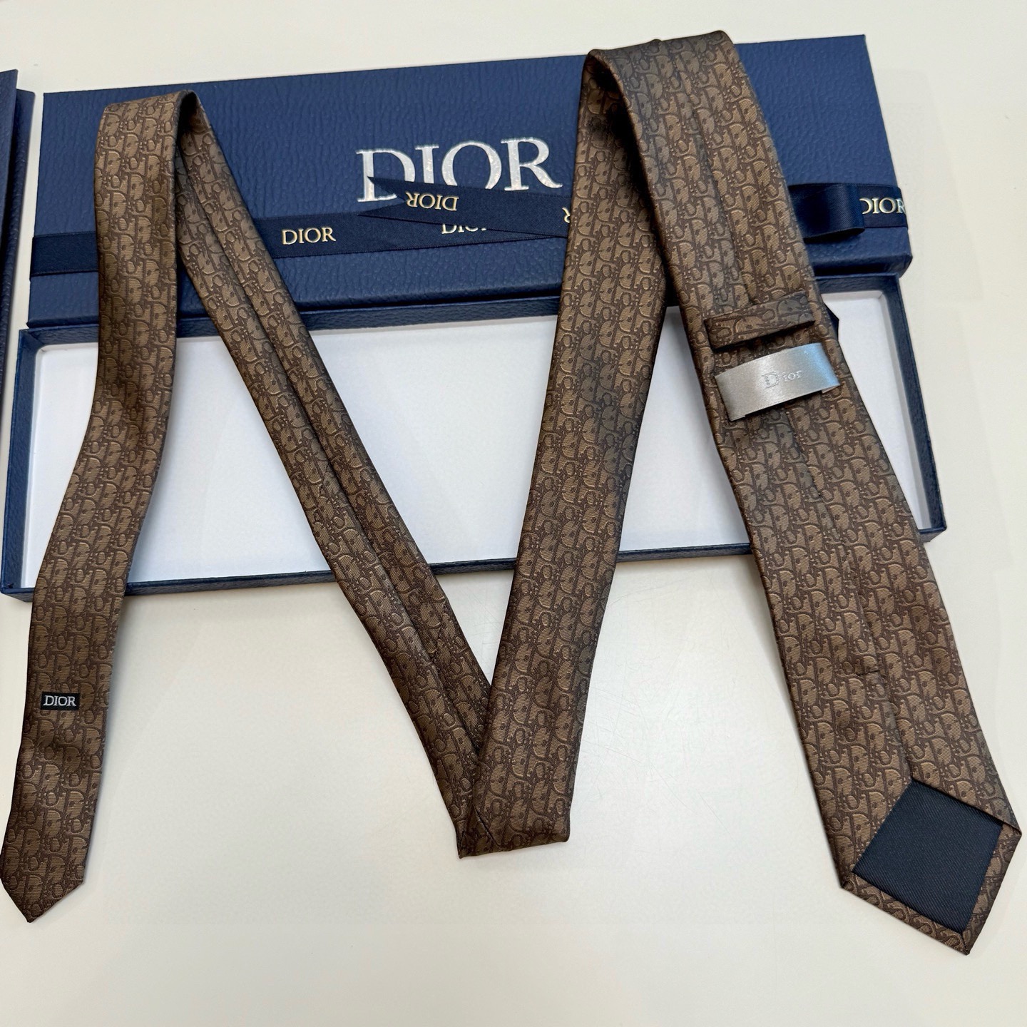 🌾 爆款到，6色👏👏迪奥新款领带💖💖 👔👔Dior男士，稀有😻😻展现精湛手工与时尚优雅的理想选择，这款采
