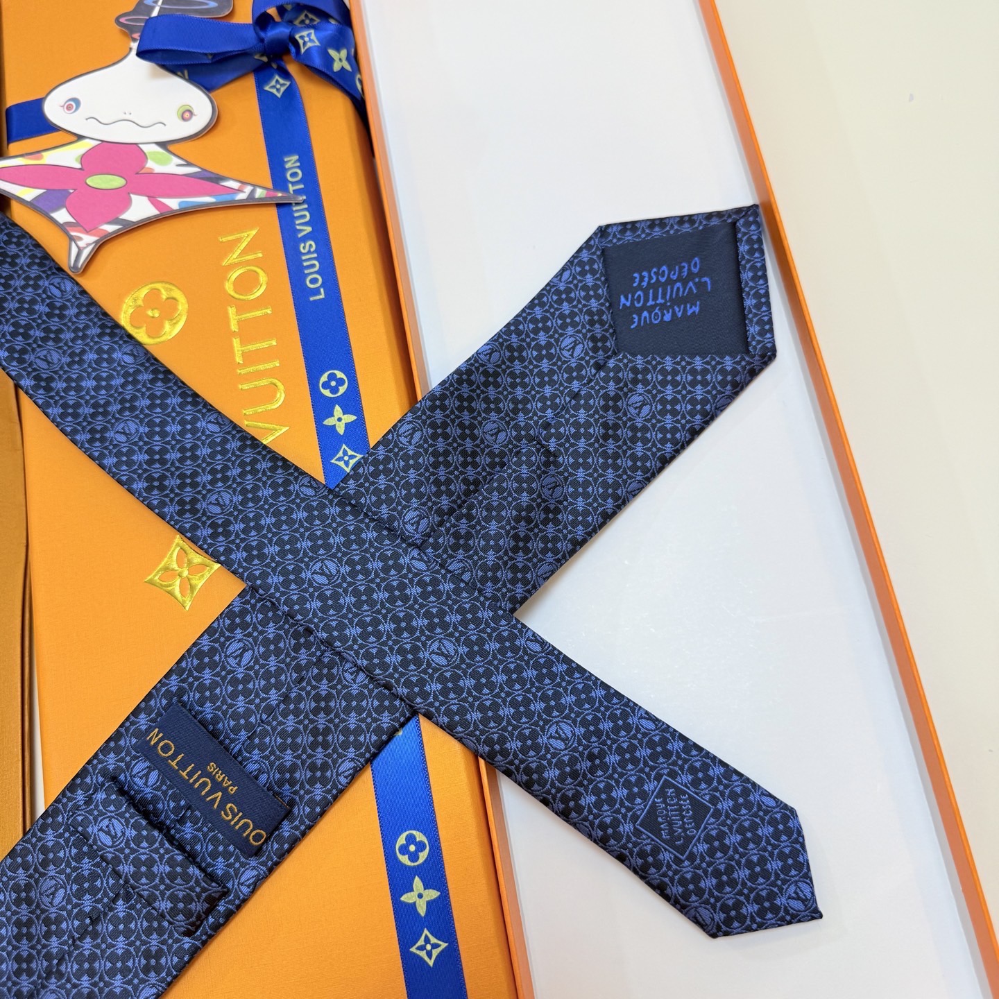 P🌾LV官方新款 男士领带系列MonogramFlower领带创意诠释品牌元素，为连绵图案穿插品牌学母，