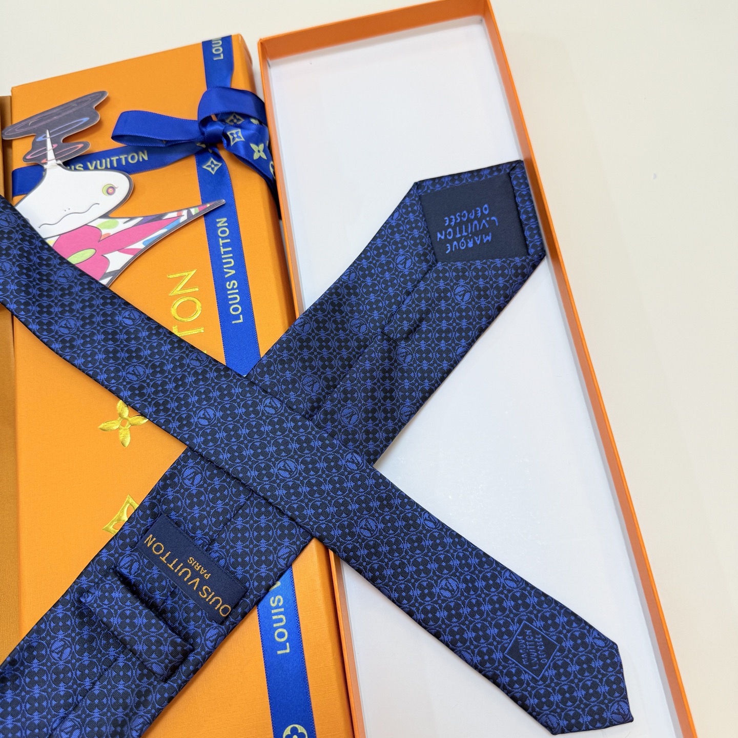P🌾LV官方新款 男士领带系列MonogramFlower领带创意诠释品牌元素，为连绵图案穿插品牌学母，