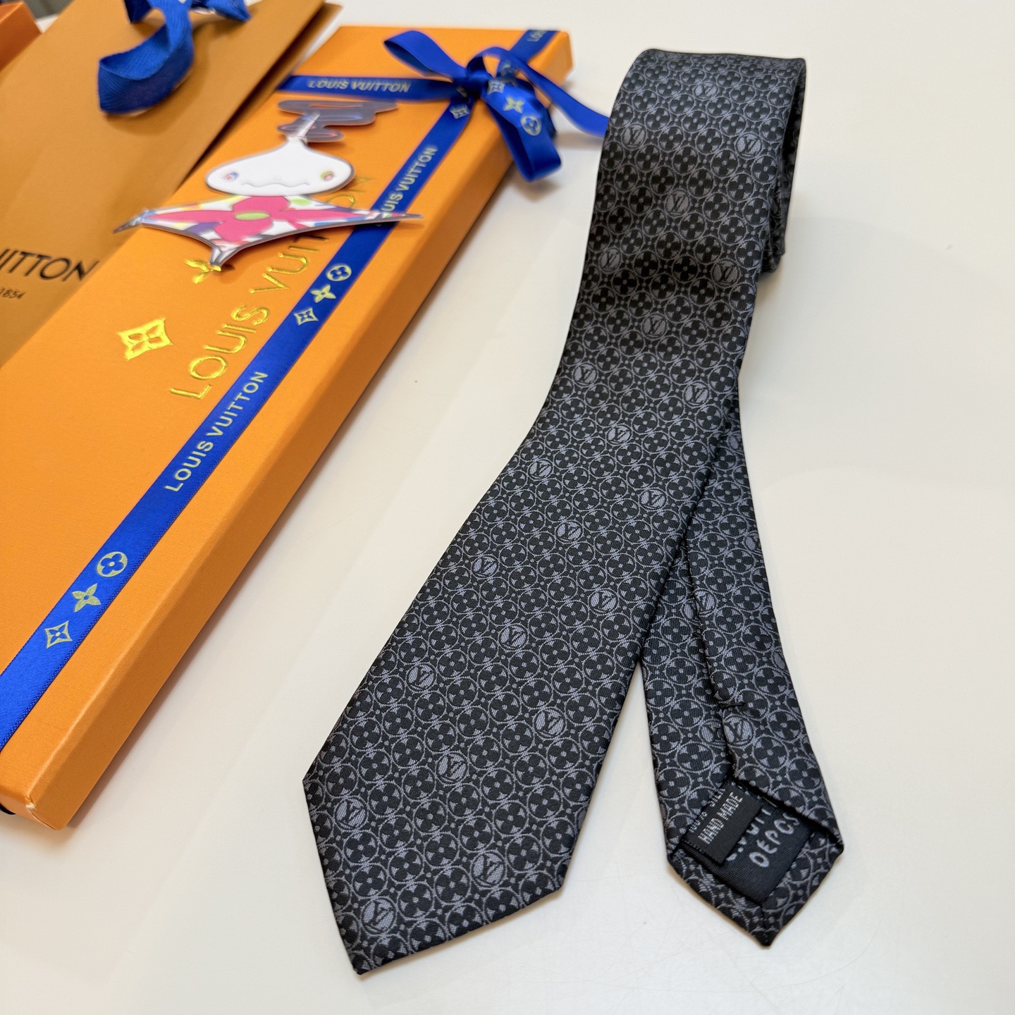 P🌾LV官方新款 男士领带系列MonogramFlower领带创意诠释品牌元素，为连绵图案穿插品牌学母，