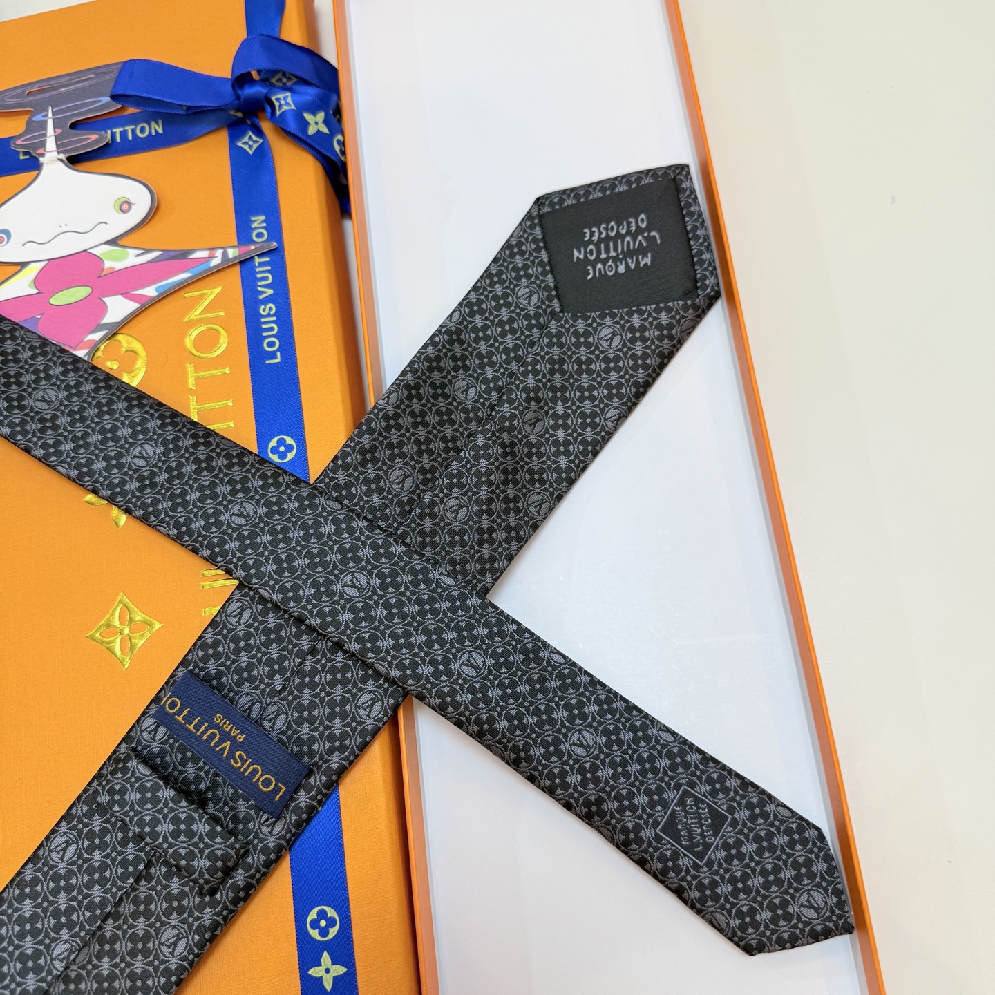 P🌾LV官方新款 男士领带系列MonogramFlower领带创意诠释品牌元素，为连绵图案穿插品牌学母，